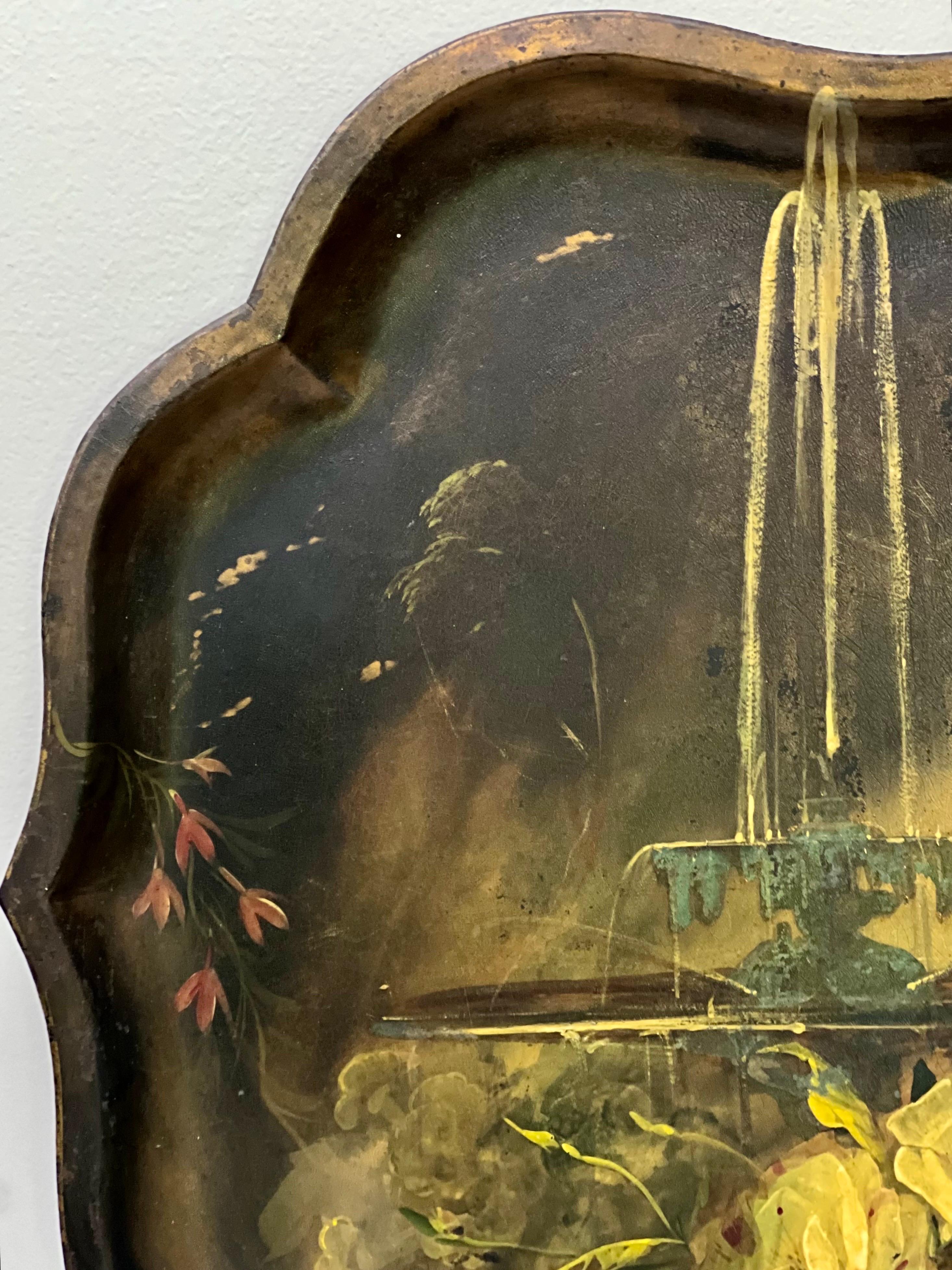 Bandeja inglesa del siglo XIX pintada a mano en estilo Chinoiserie con pavo real en venta 4