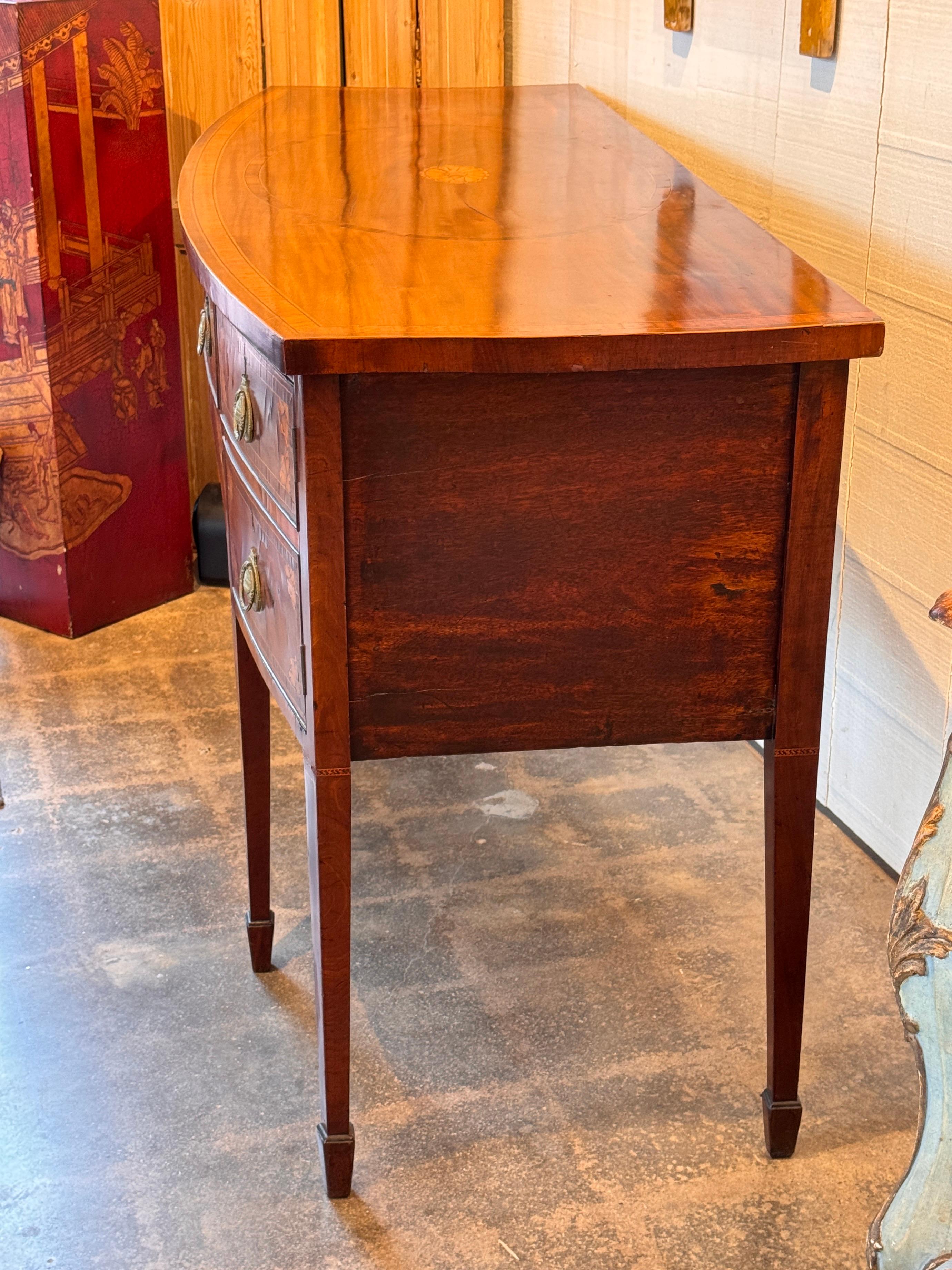 Credenza inglese Hepplewhite intarsiata del XIX secolo in vendita 8
