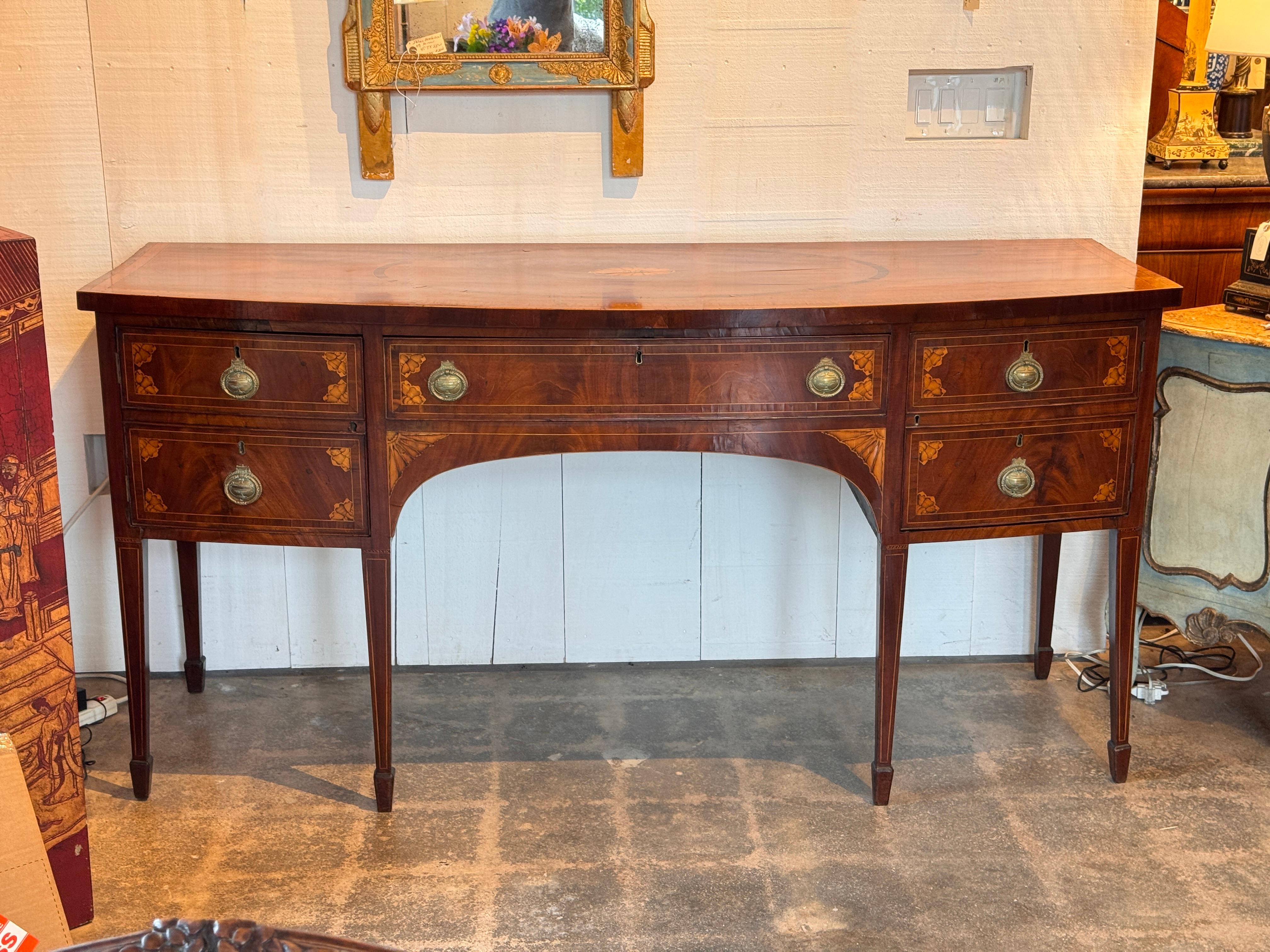 Britannico Credenza inglese Hepplewhite intarsiata del XIX secolo in vendita