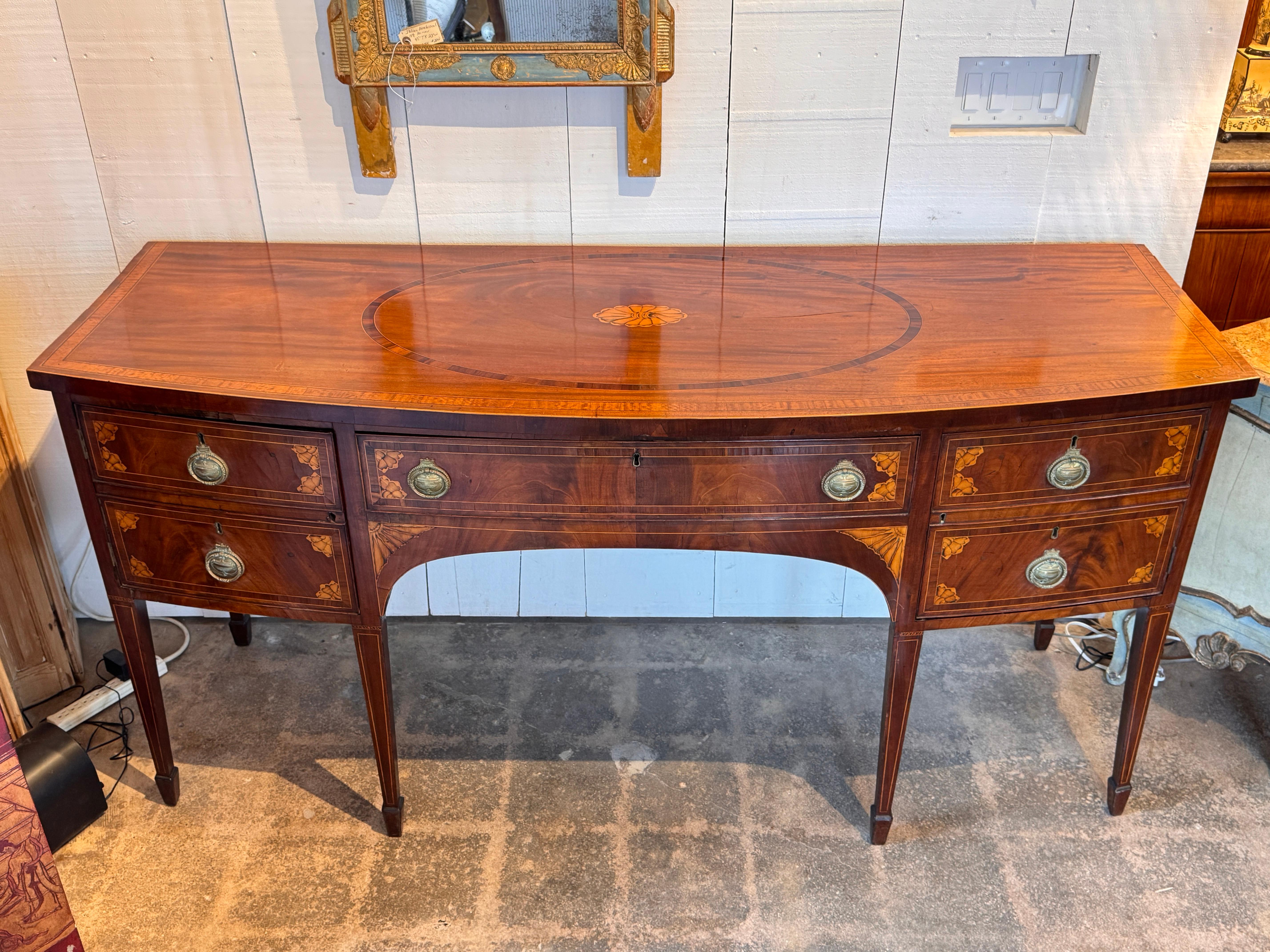 Credenza inglese Hepplewhite intarsiata del XIX secolo in vendita 1
