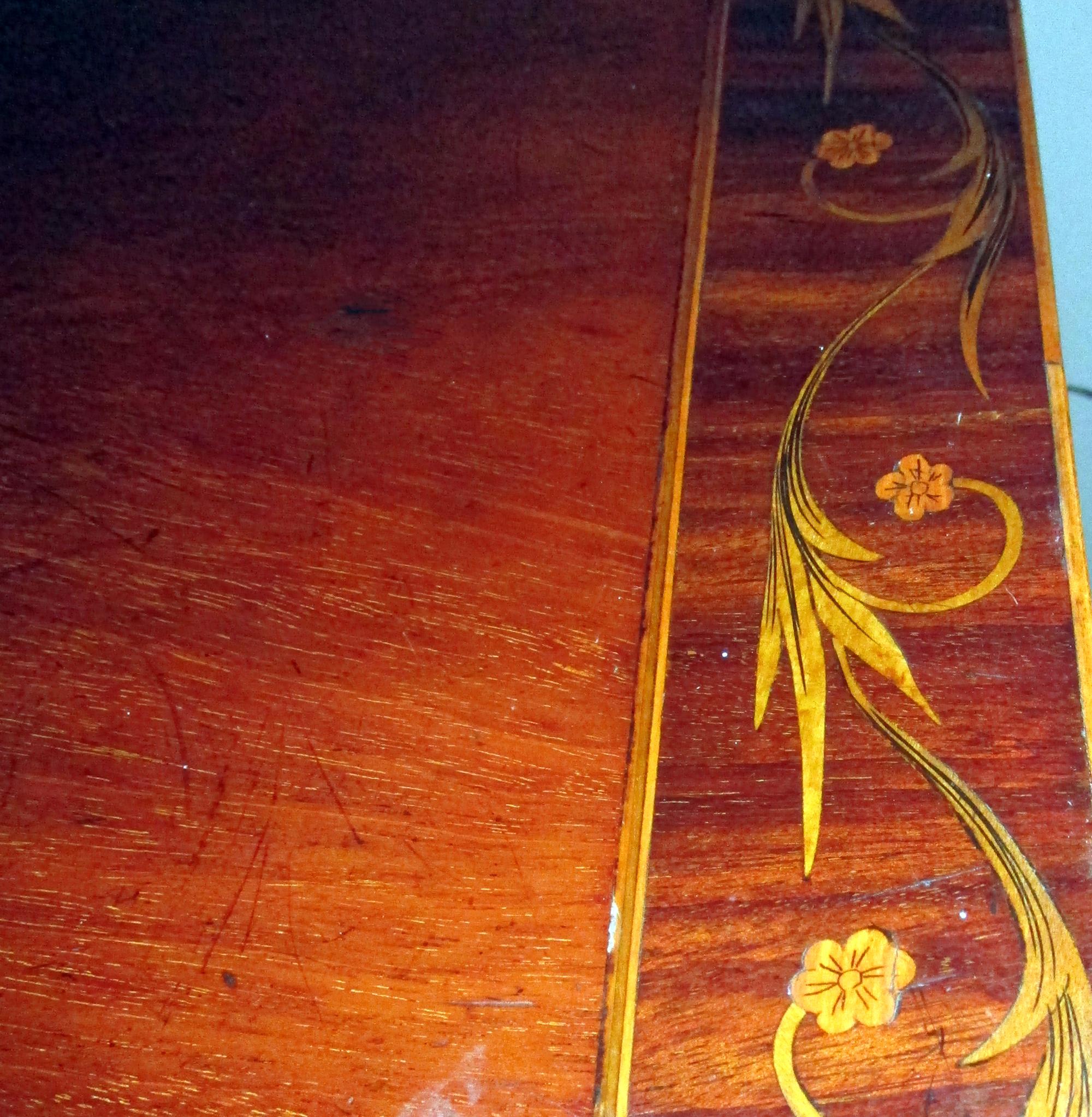 Englischer Hepplewhite-Mahagoni-Sideboard-Serviergeschirr mit Bogenfront aus dem 19. Jahrhundert im Zustand „Gut“ im Angebot in Savannah, GA