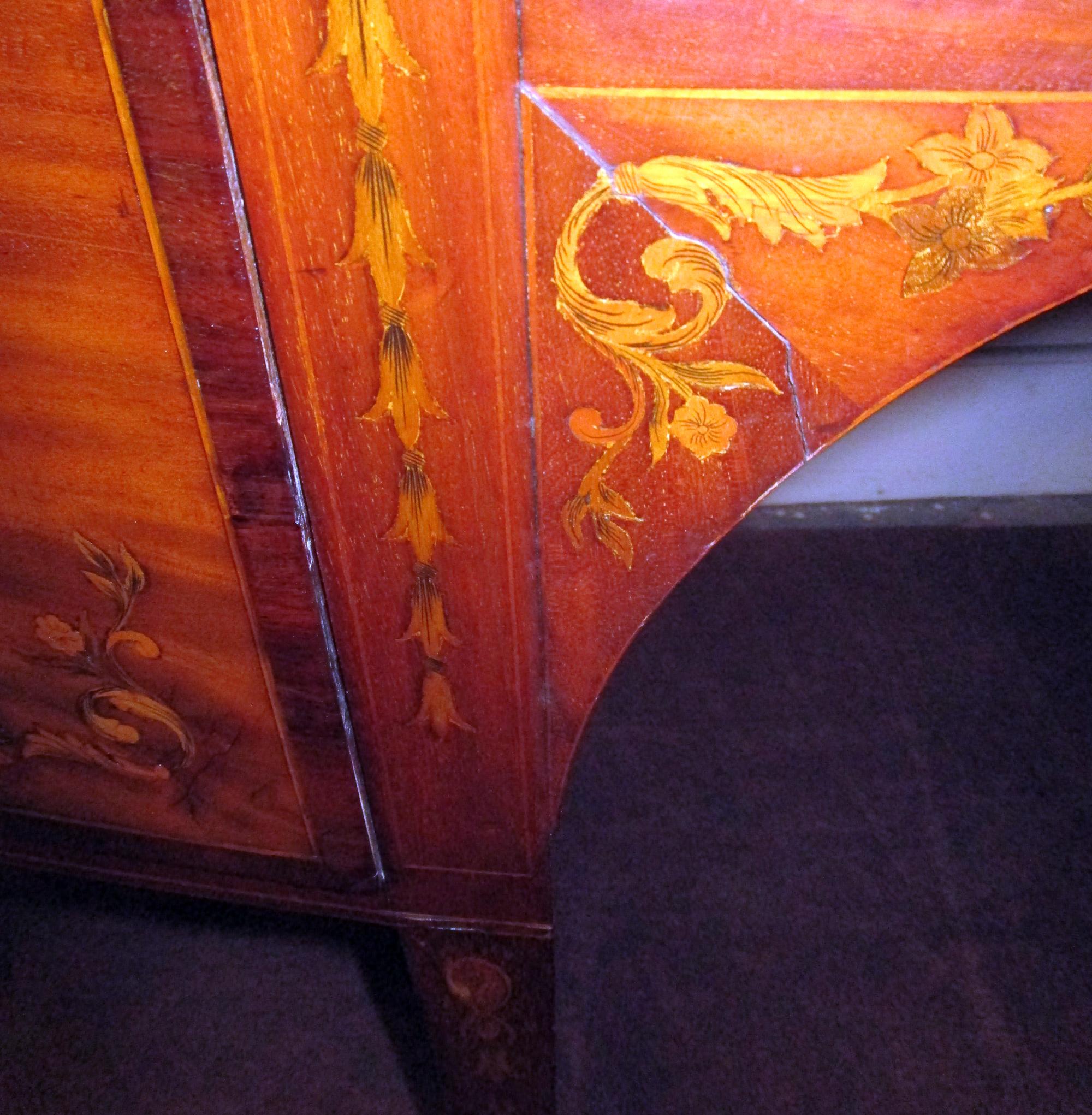 Englischer Hepplewhite-Mahagoni-Sideboard-Serviergeschirr mit Bogenfront aus dem 19. Jahrhundert im Angebot 1