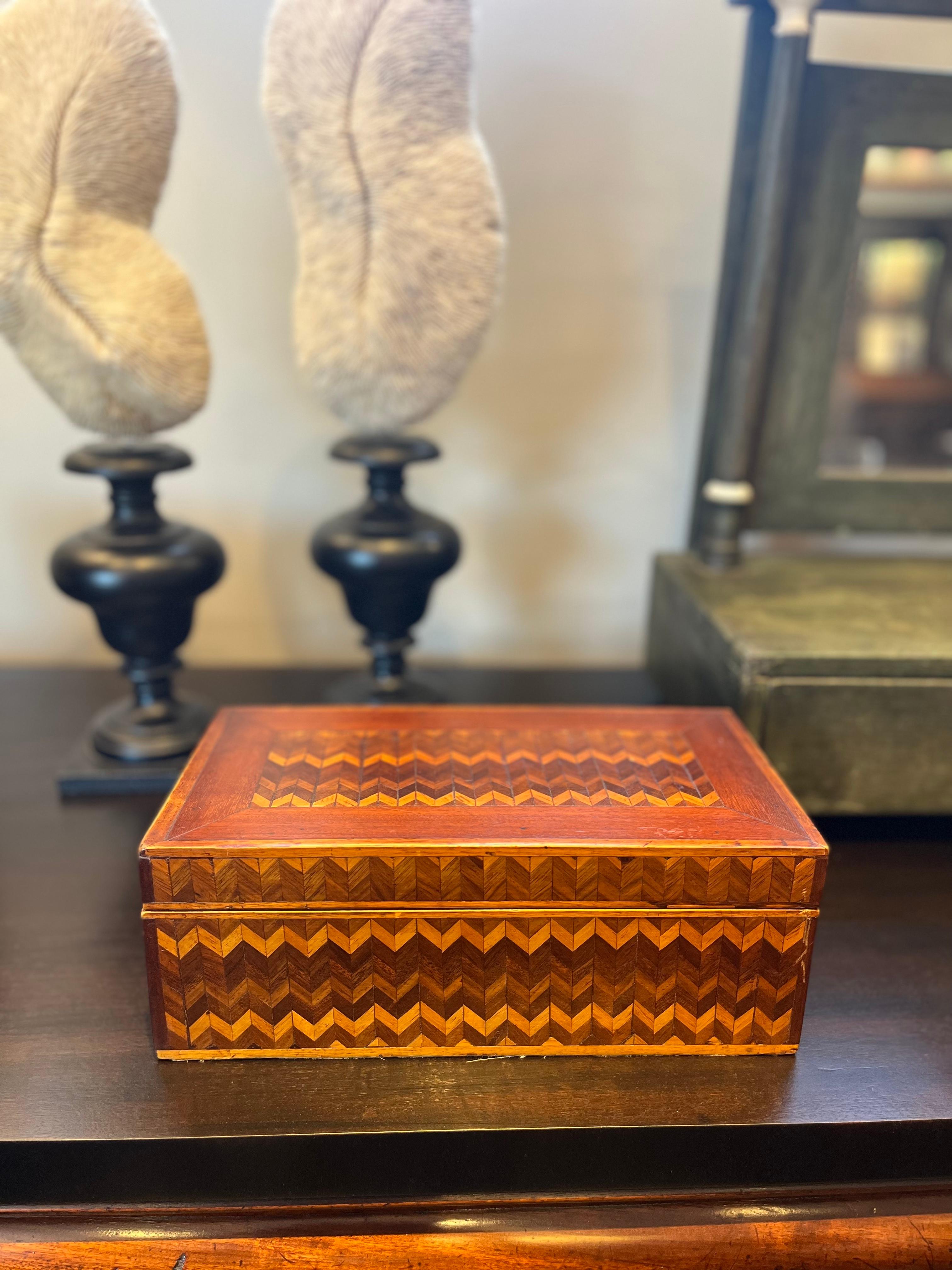 19th Century English Inlaid Box In Good Condition In Los Angeles, CA