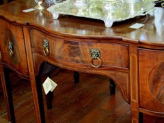 buffet serpentin en acajou marqueté du XIXe siècle:: style Hepplewhite