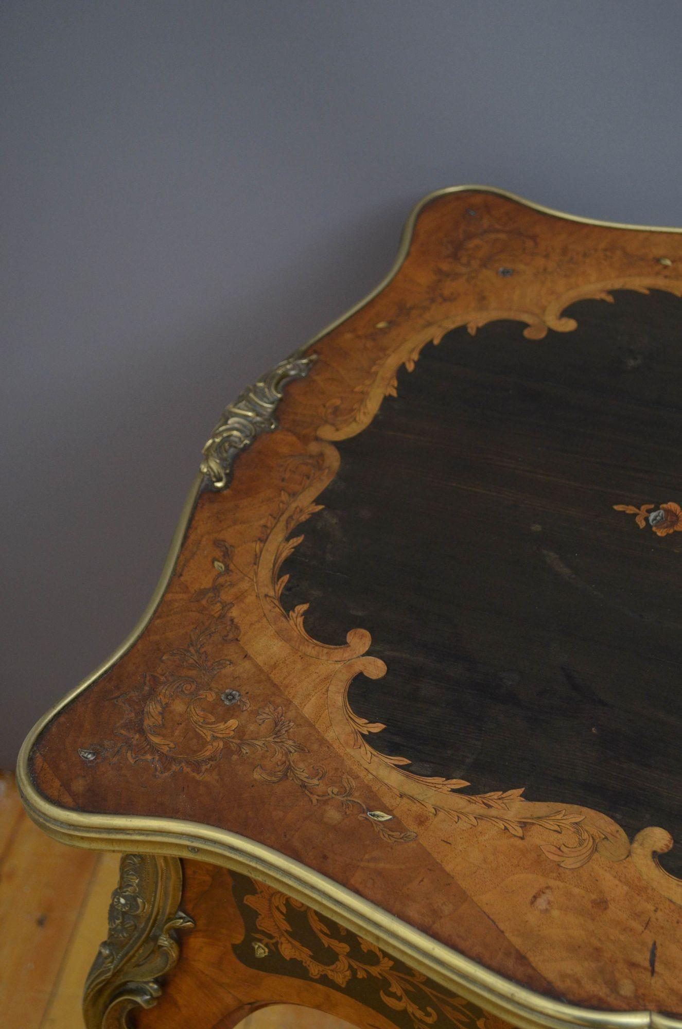 19th Century English Inlaid Side Table in Walnut In Good Condition For Sale In Whaley Bridge, GB
