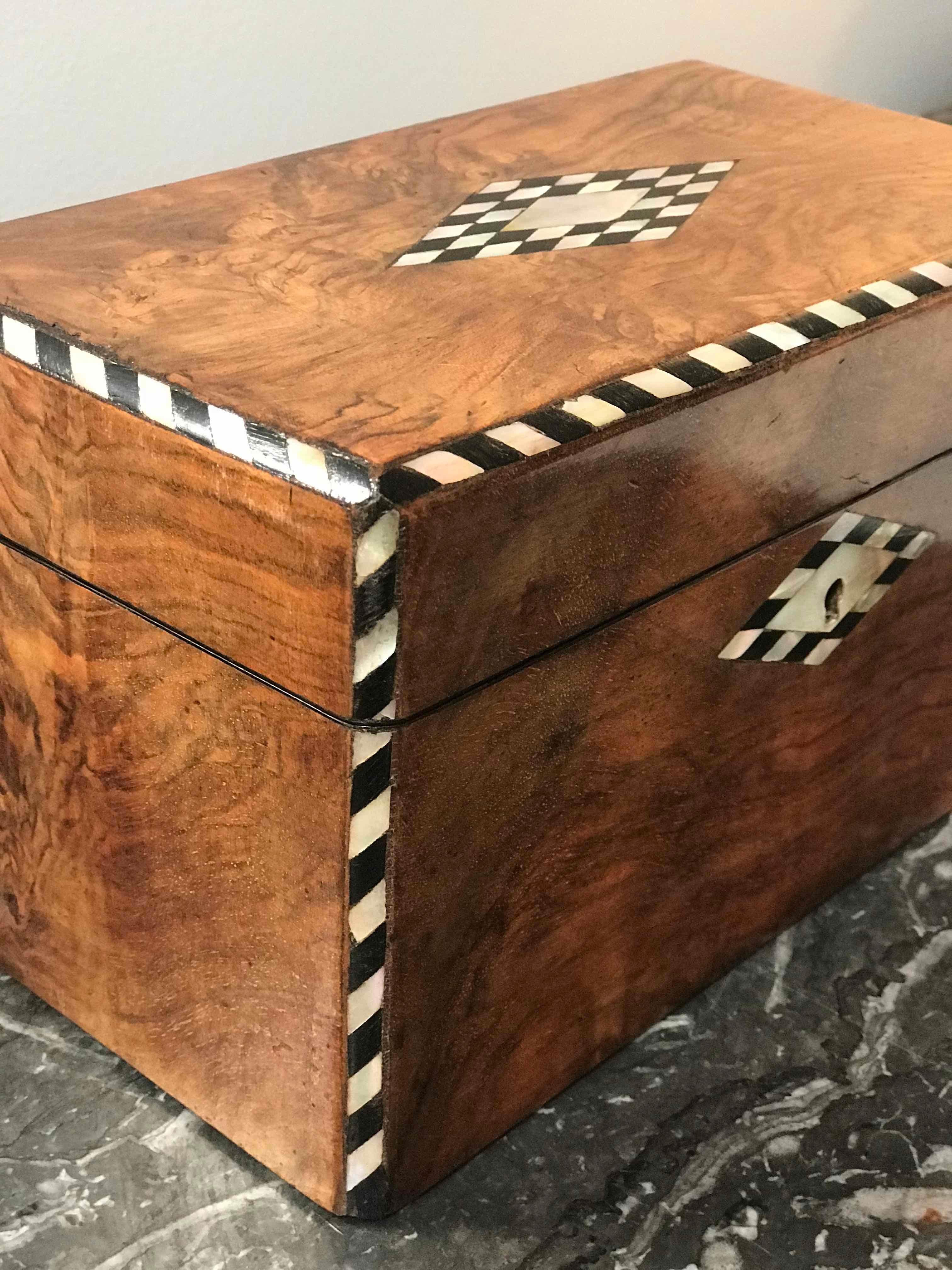 19th Century English Inlaid Tea Caddy with Burl Wood and Walnut In Good Condition In Los Angeles, CA
