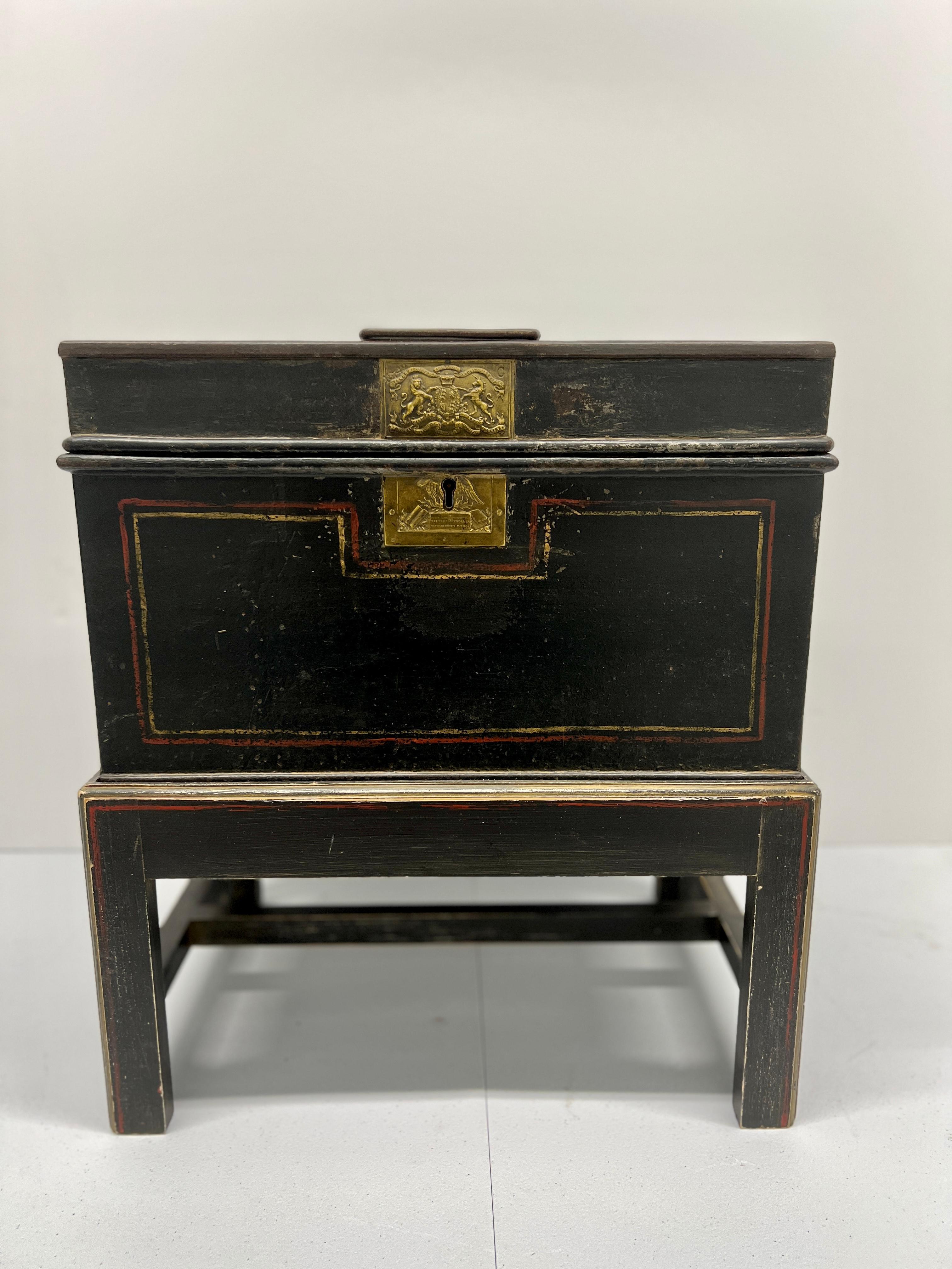 Englische Eisenkassette auf Stand von Thomas Milner & Son Liverpool aus dem 19. (Barock) im Angebot