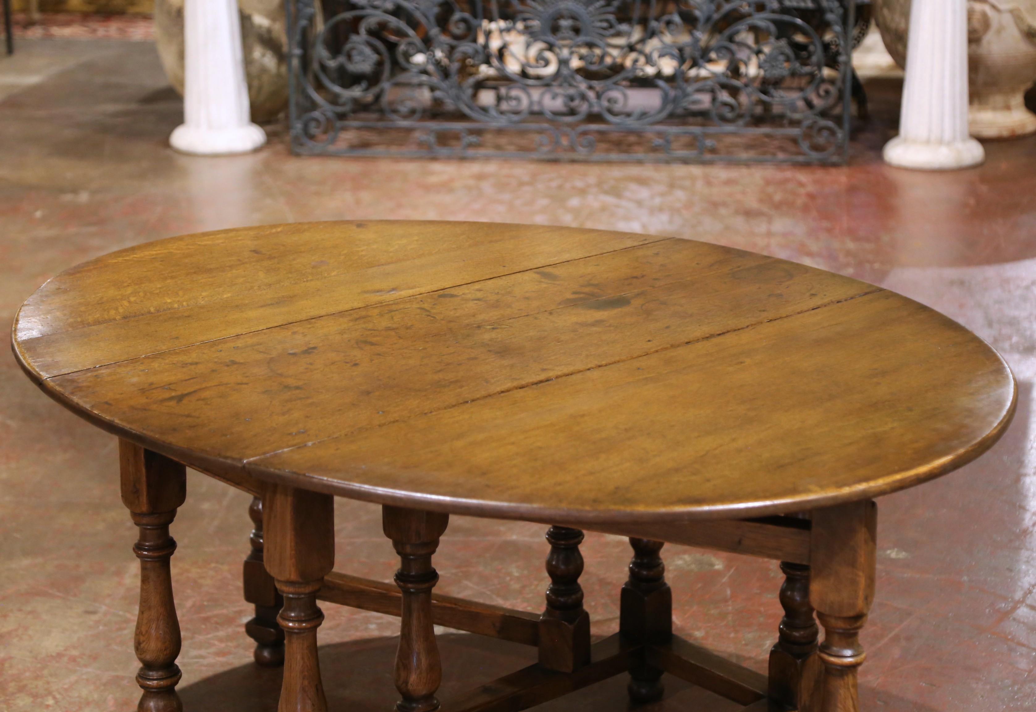 Hand-Carved 19th Century English Jacobean Carved Oak Gateleg Drop-Leaf Table with Six Legs For Sale