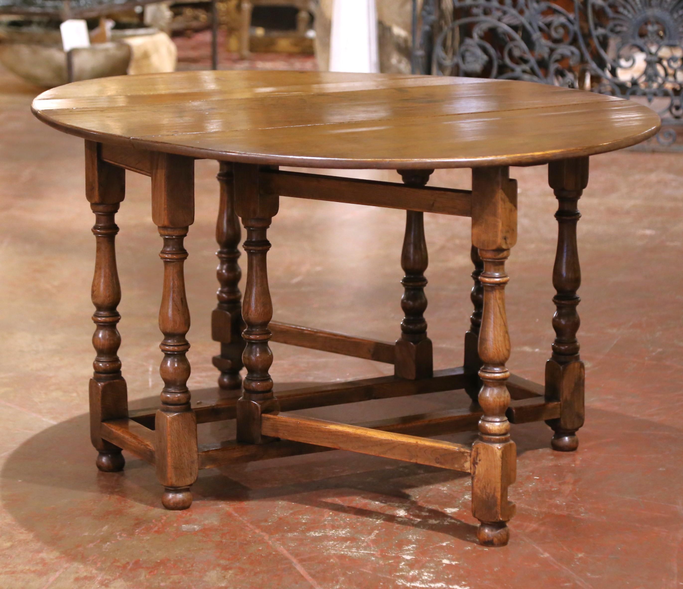 19th Century English Jacobean Carved Oak Gateleg Drop-Leaf Table with Six Legs For Sale 1