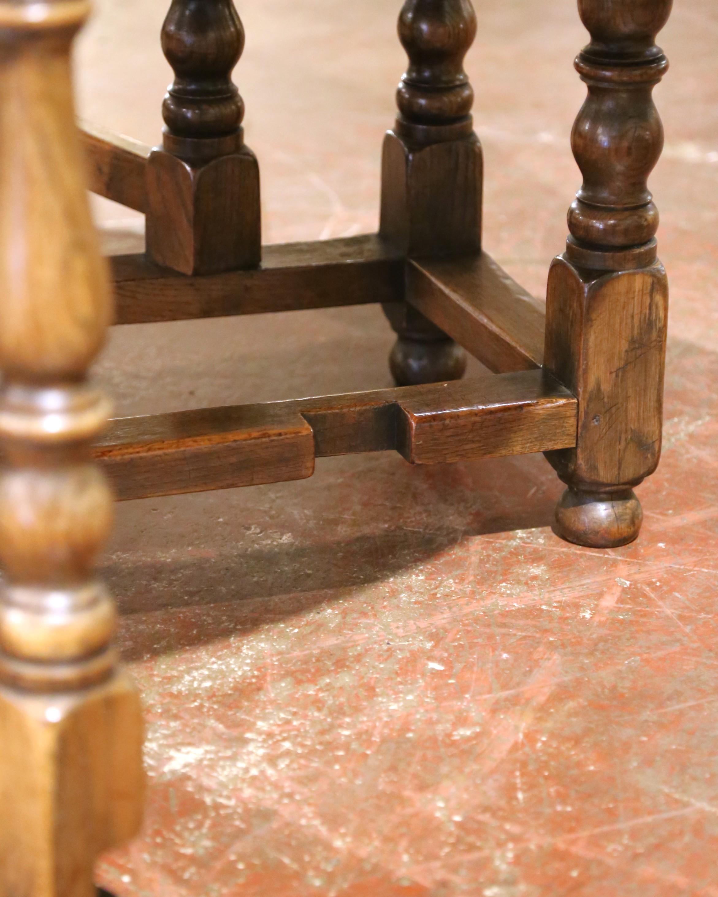 19th Century English Jacobean Carved Oak Gateleg Drop-Leaf Table with Six Legs For Sale 3