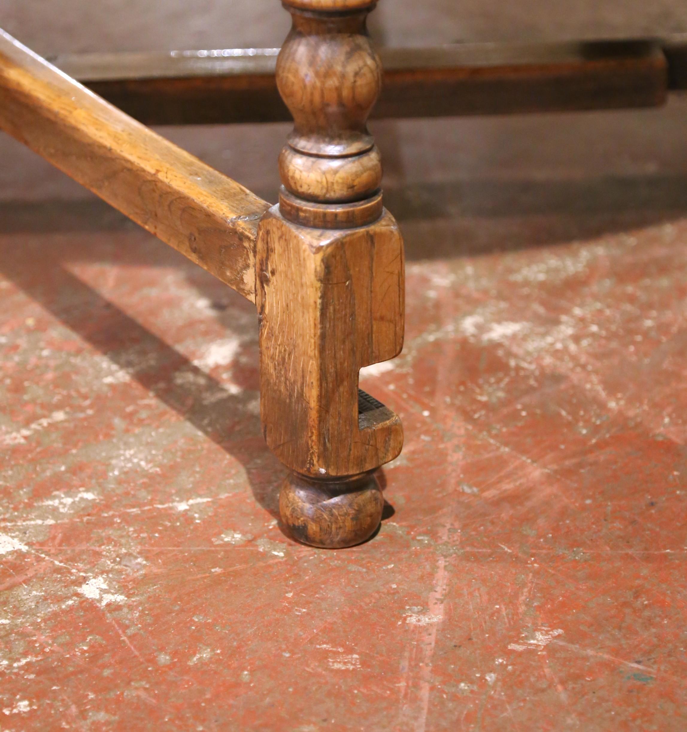19th Century English Jacobean Carved Oak Gateleg Drop-Leaf Table with Six Legs For Sale 4