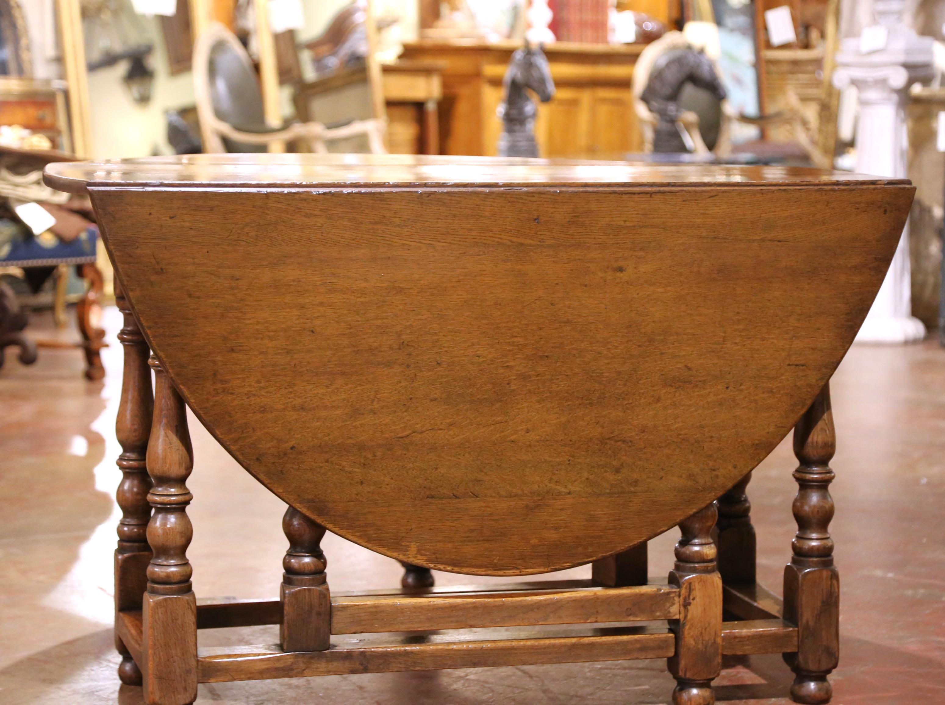 19th Century English Jacobean Carved Oak Gateleg Drop-Leaf Table with Six Legs For Sale 5