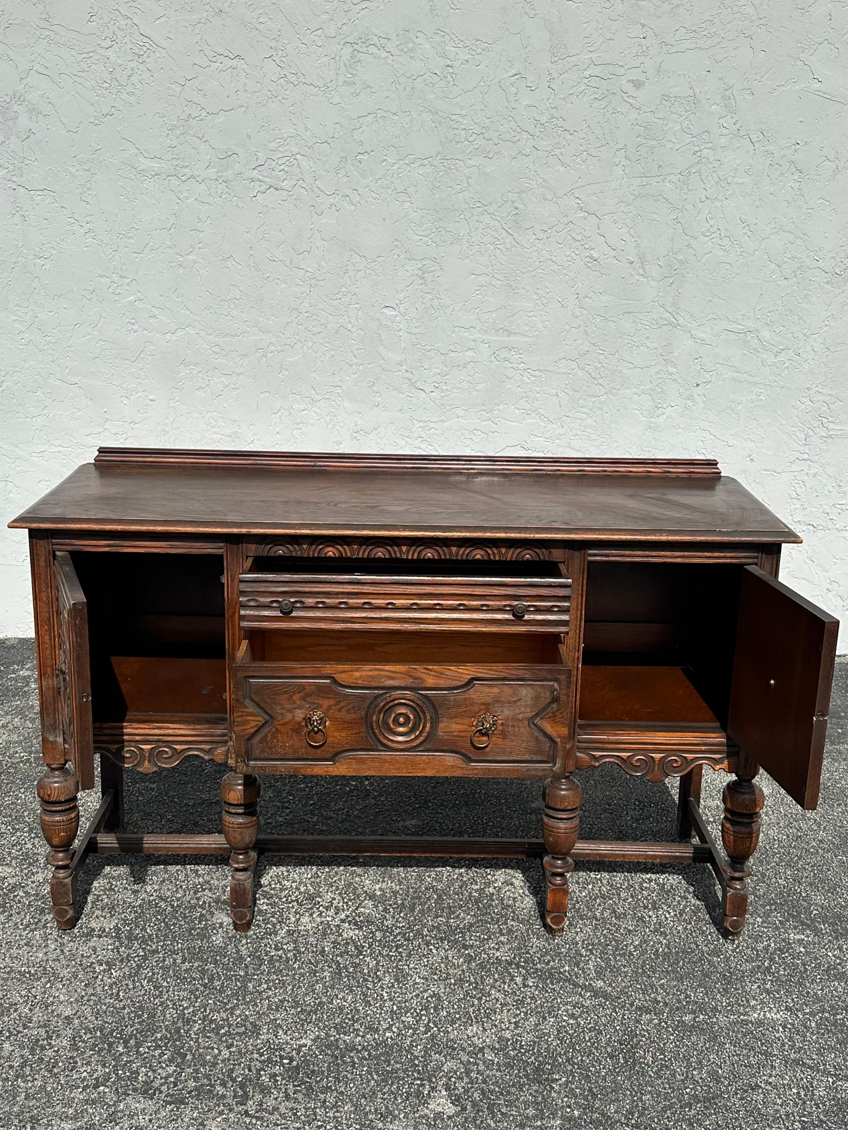 Credenza e credenza in legno intagliato del XIX secolo in stile giacobino inglese in vendita 4