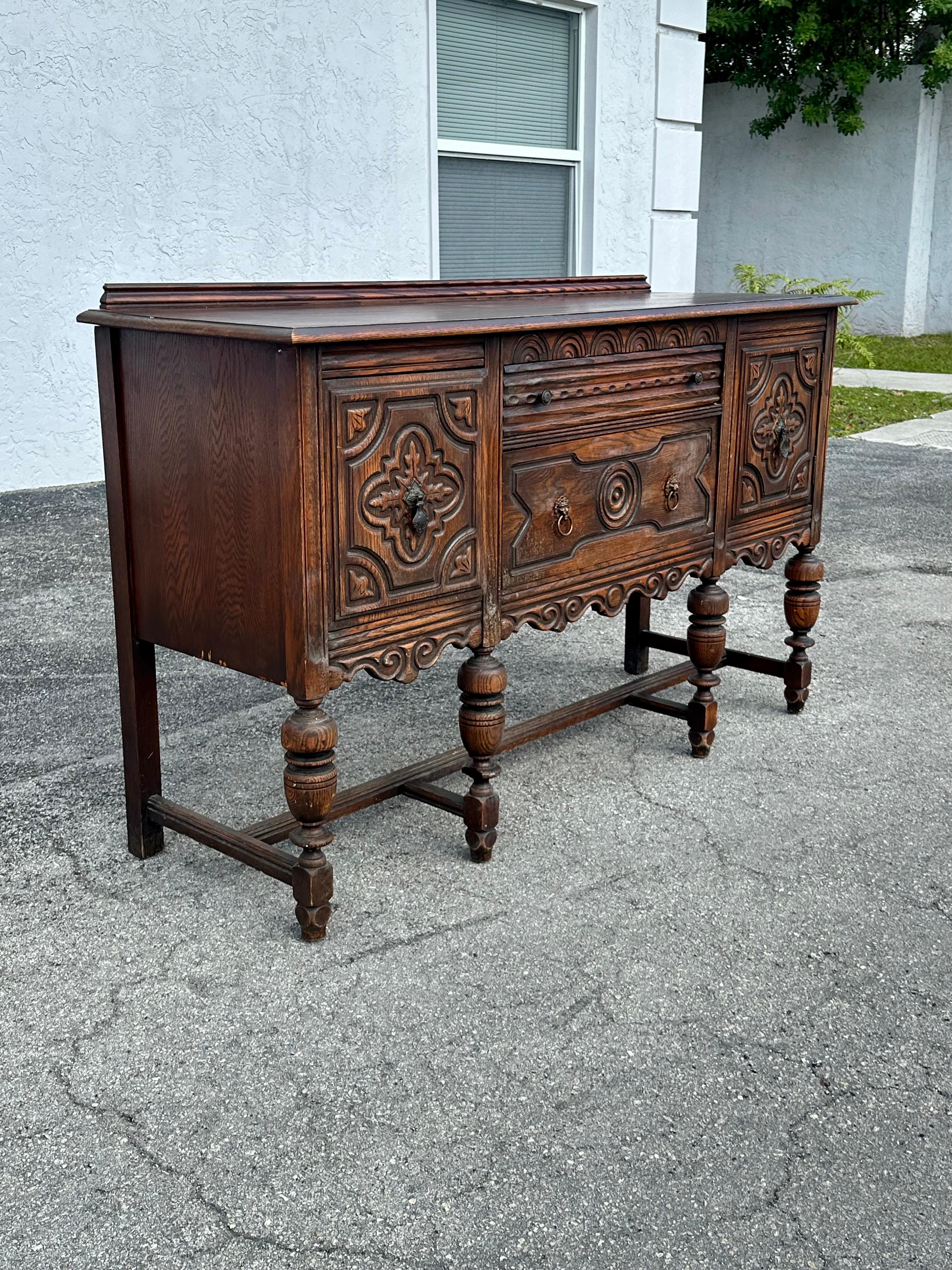 Giacobiano Credenza e credenza in legno intagliato del XIX secolo in stile giacobino inglese in vendita