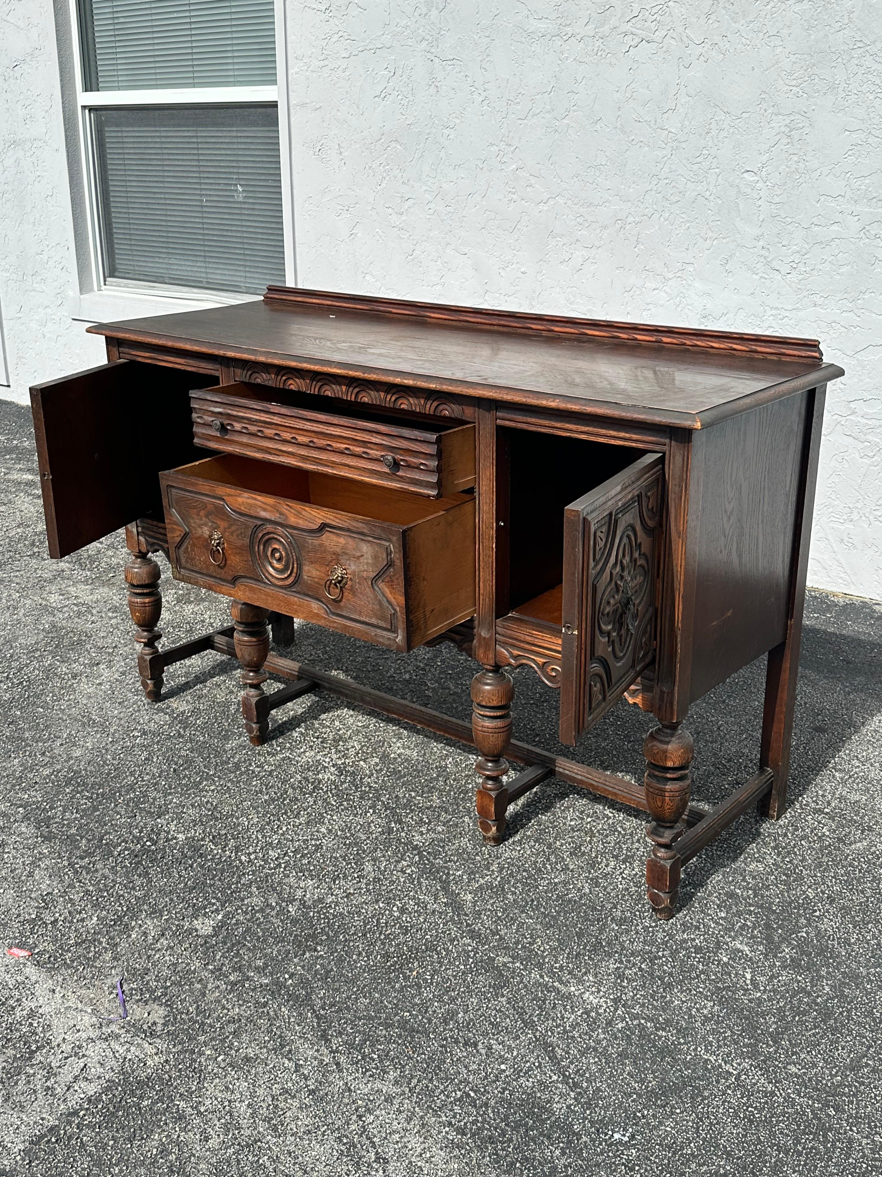 Credenza e credenza in legno intagliato del XIX secolo in stile giacobino inglese in vendita 3