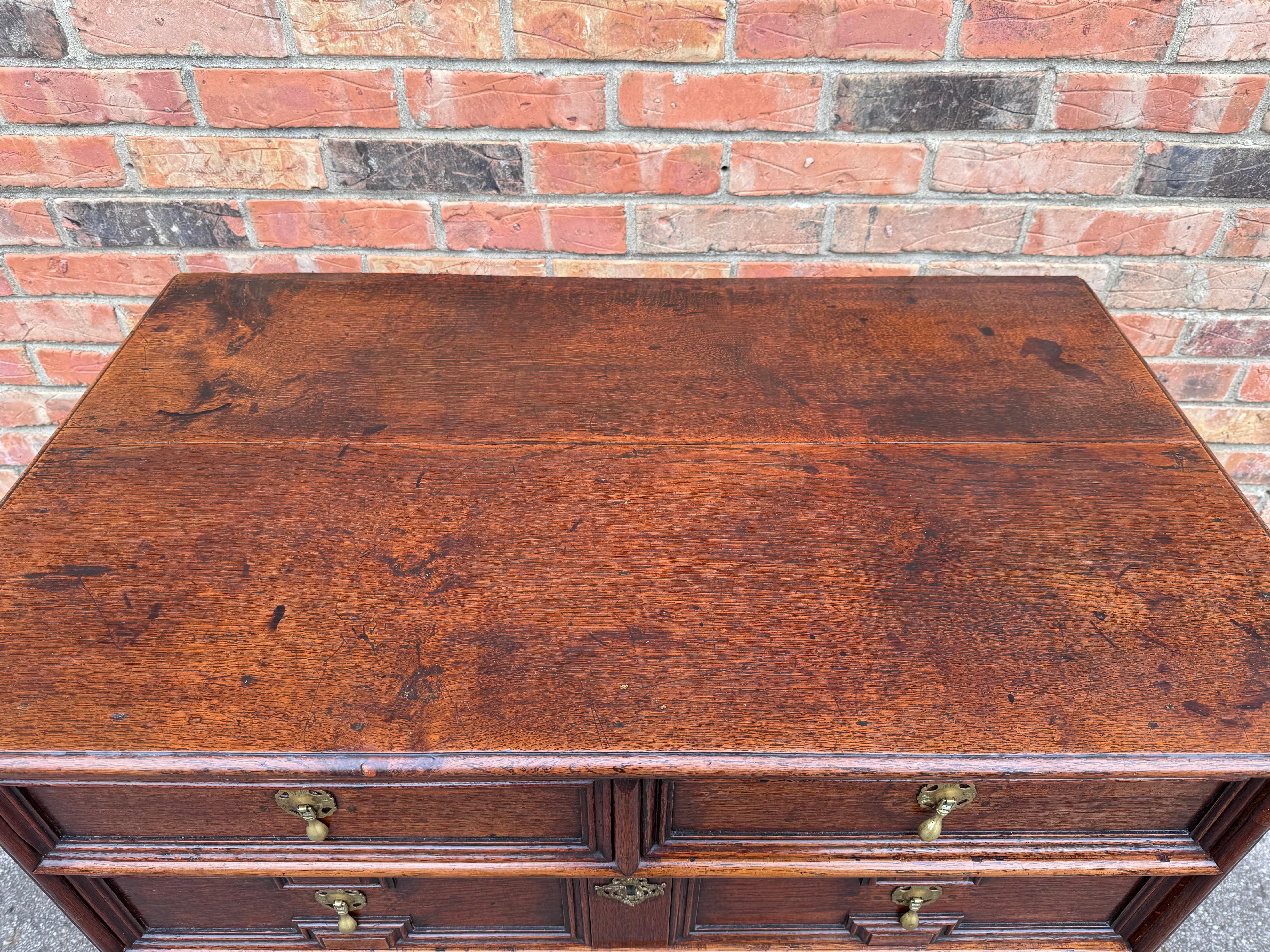 Milieu du XIXe siècle Commode anglaise Jacobean du 19e siècle en vente