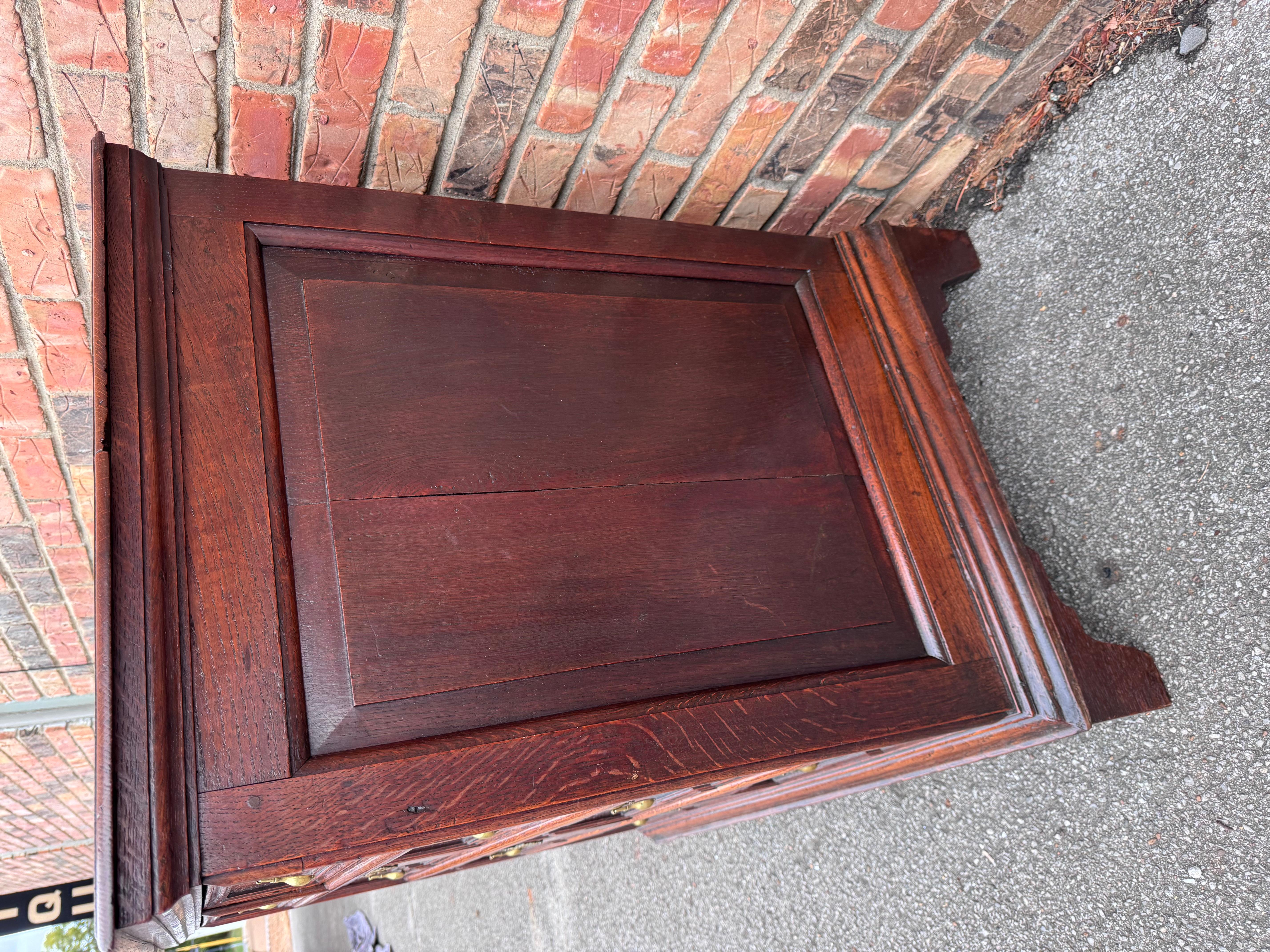 Bois de feuillus Commode anglaise Jacobean du 19e siècle en vente