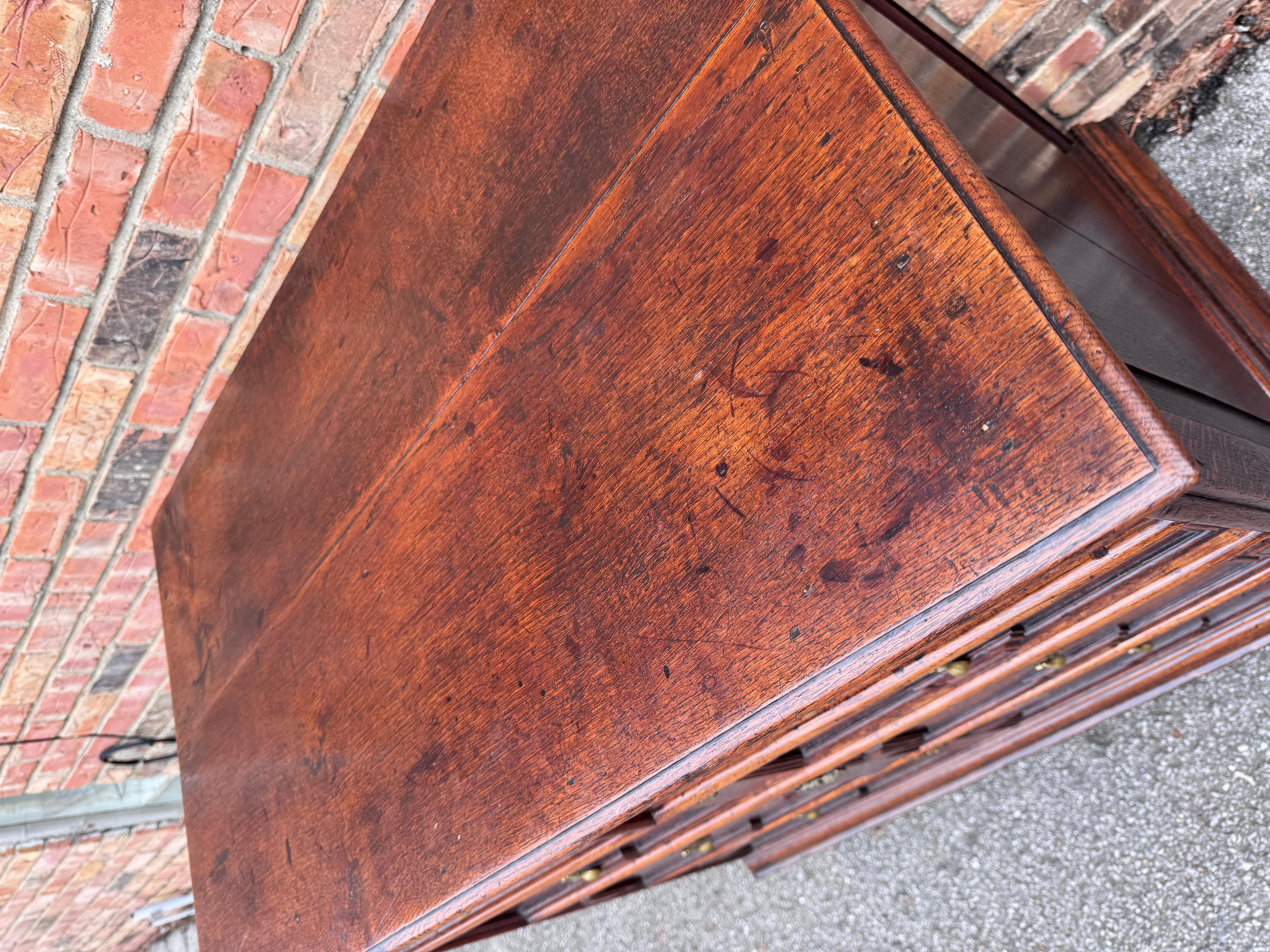 Commode anglaise Jacobean du 19e siècle en vente 1