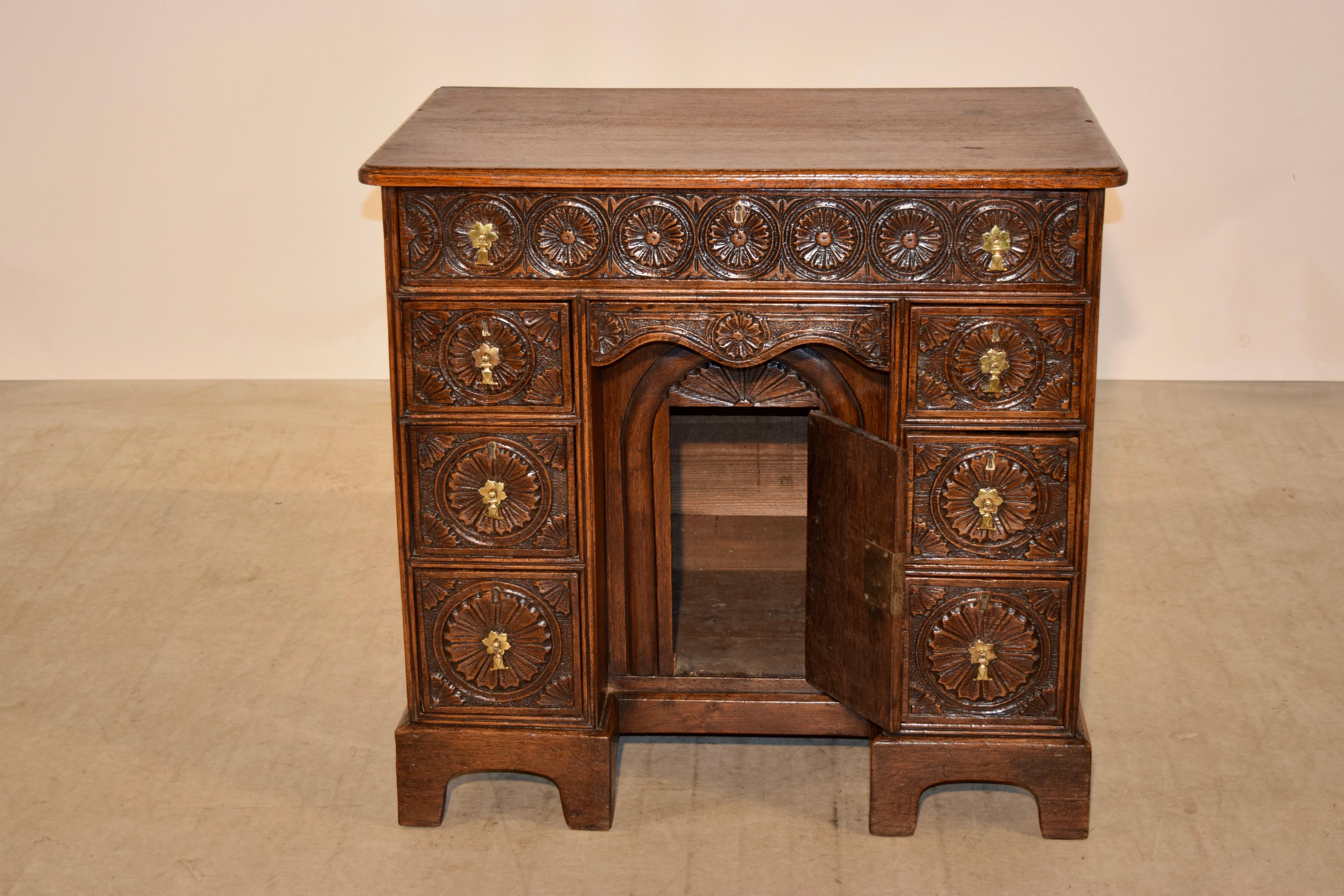 19th Century English Knee Hole Desk For Sale 1