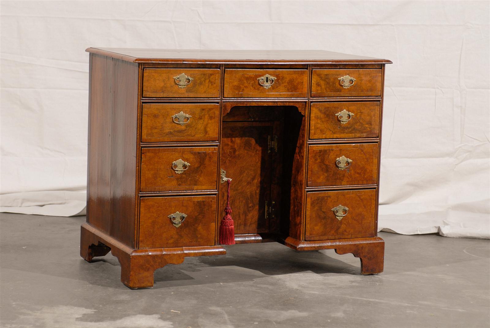 19th Century English Knee Hole Desk with Burled Walnut Top In Good Condition For Sale In Atlanta, GA