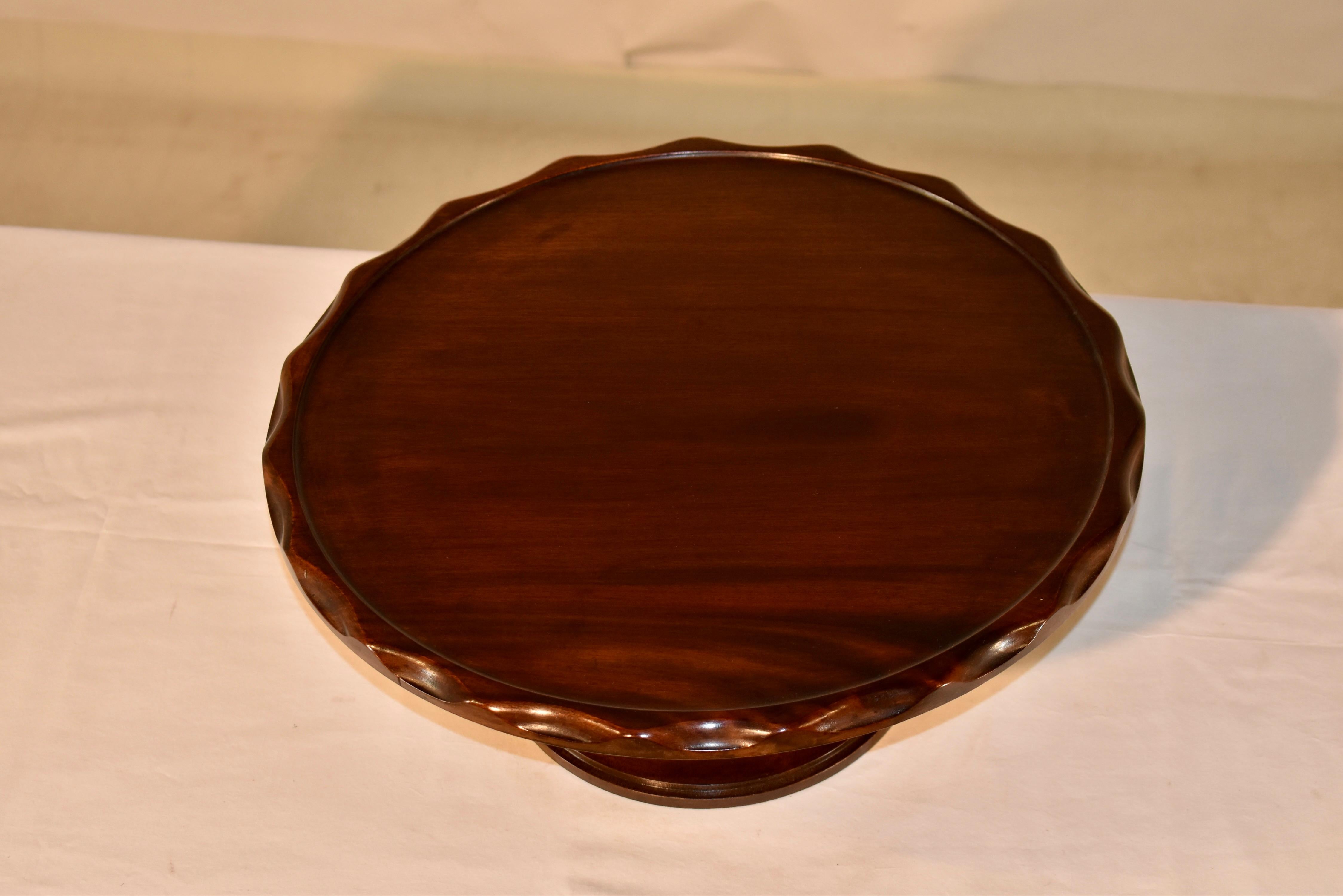 19th Century English Lazy Susan with Pie Crust Edge In Good Condition For Sale In High Point, NC