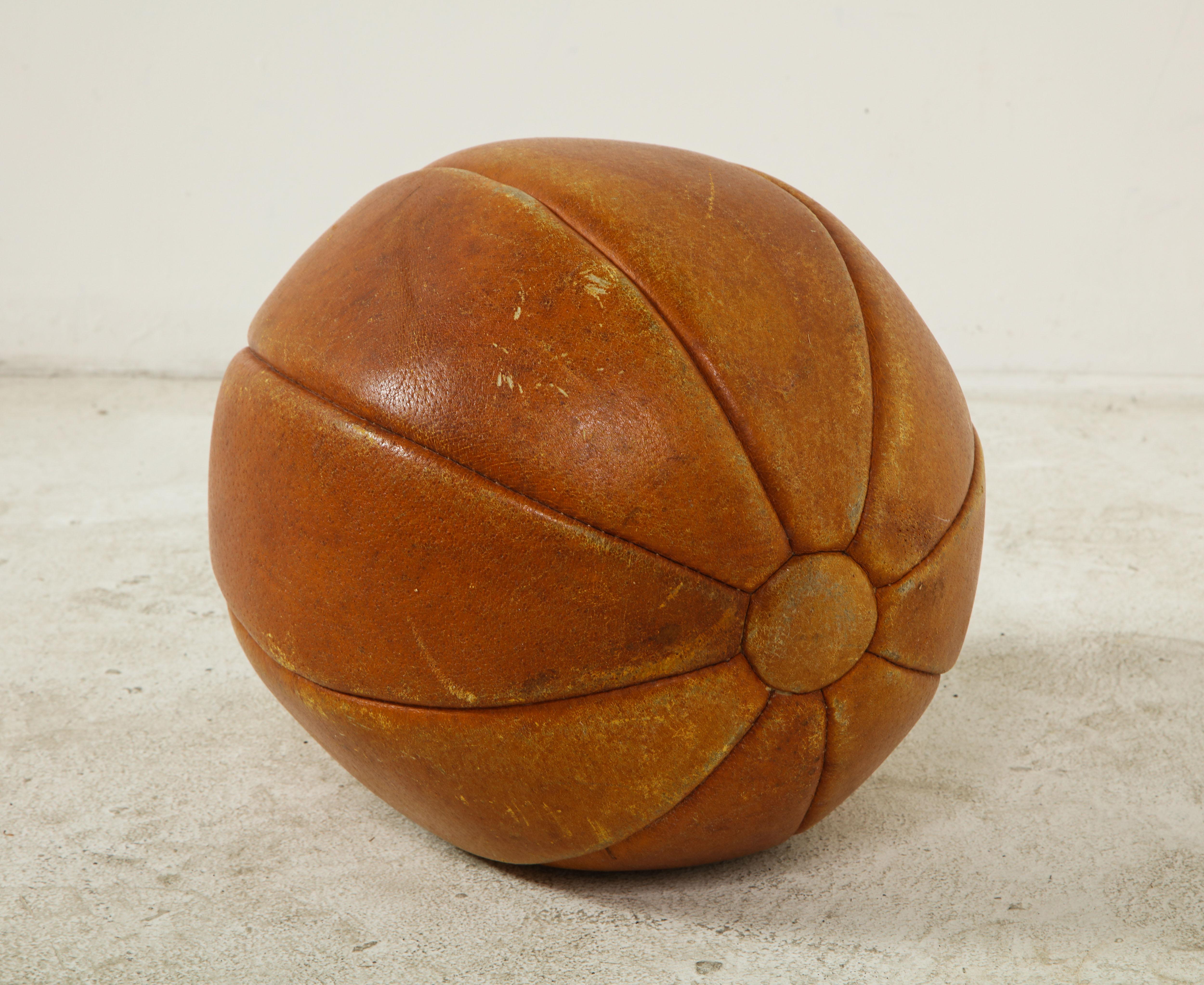 Englischer Lederball aus dem frühen 20. Jahrhundert im Angebot 5