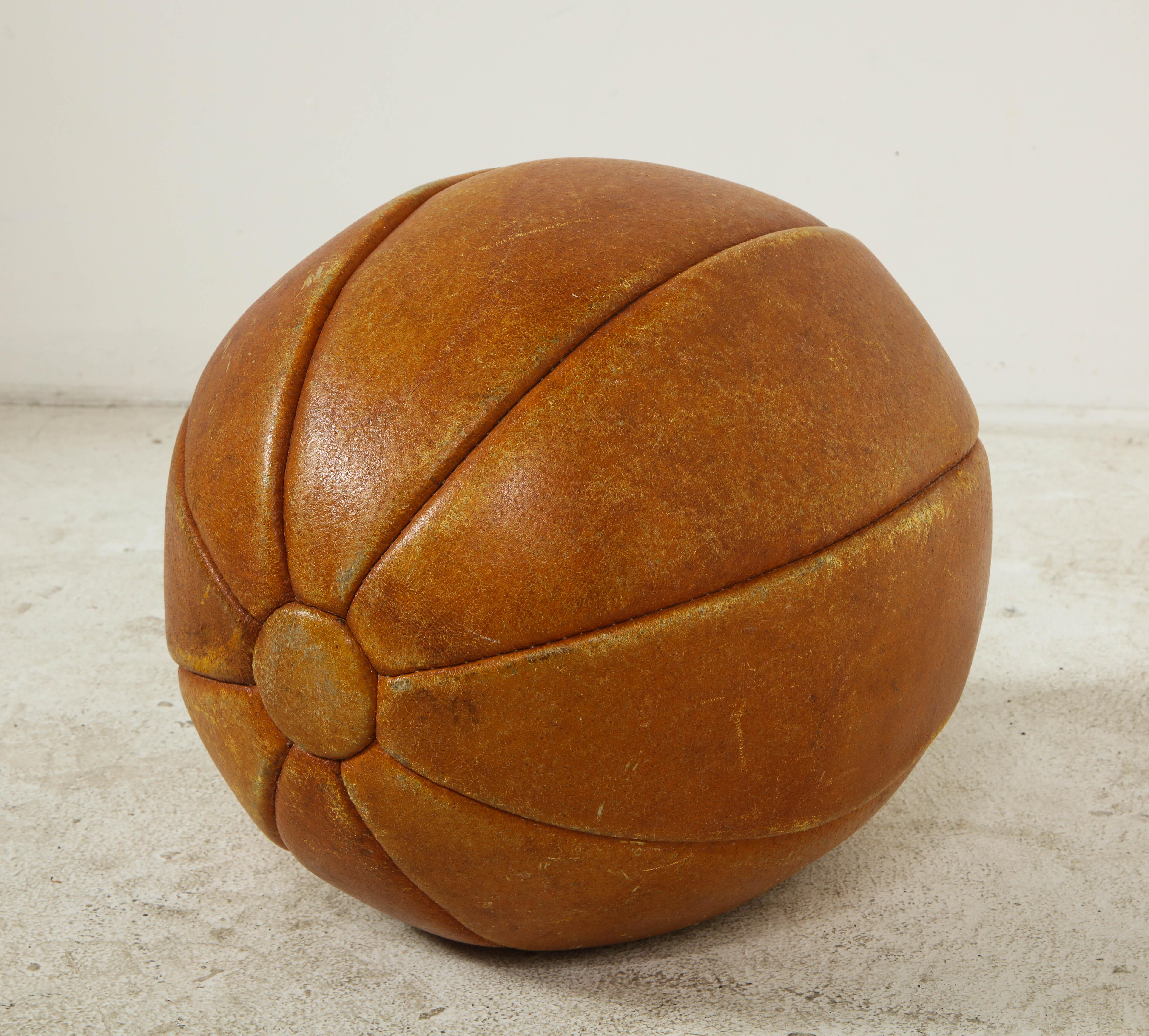 Englischer Lederball aus dem frühen 20. Jahrhundert im Angebot 6