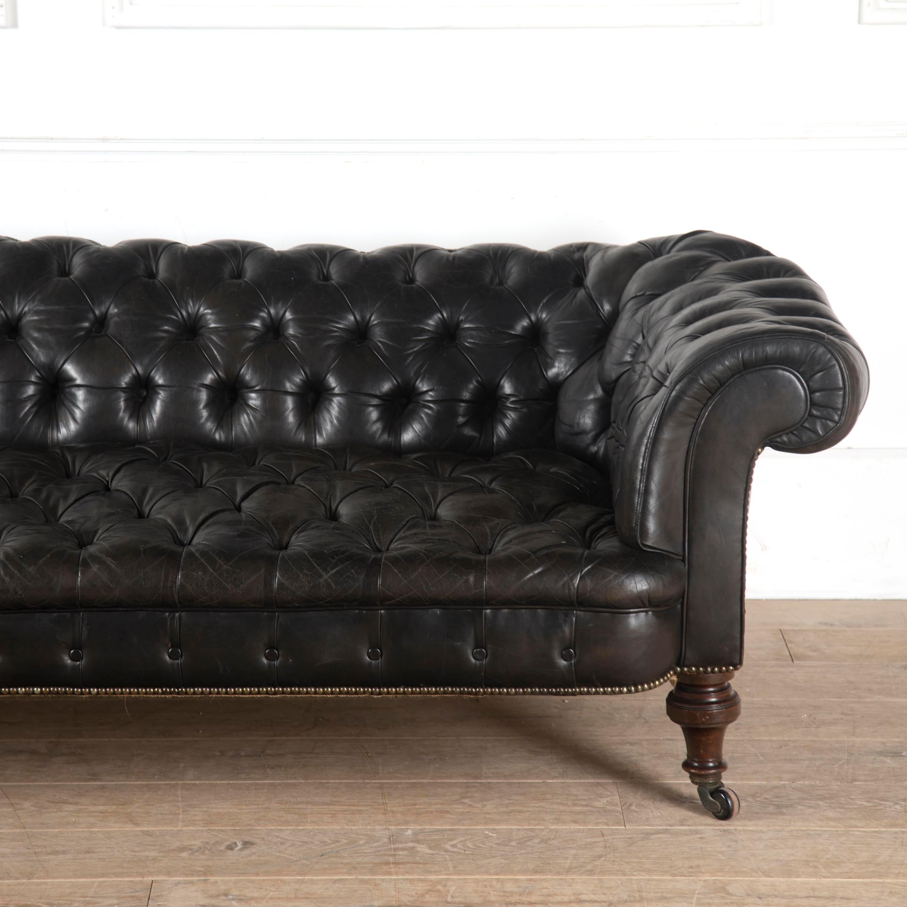 19th Century English Leather Chesterfield In Good Condition In Gloucestershire, GB