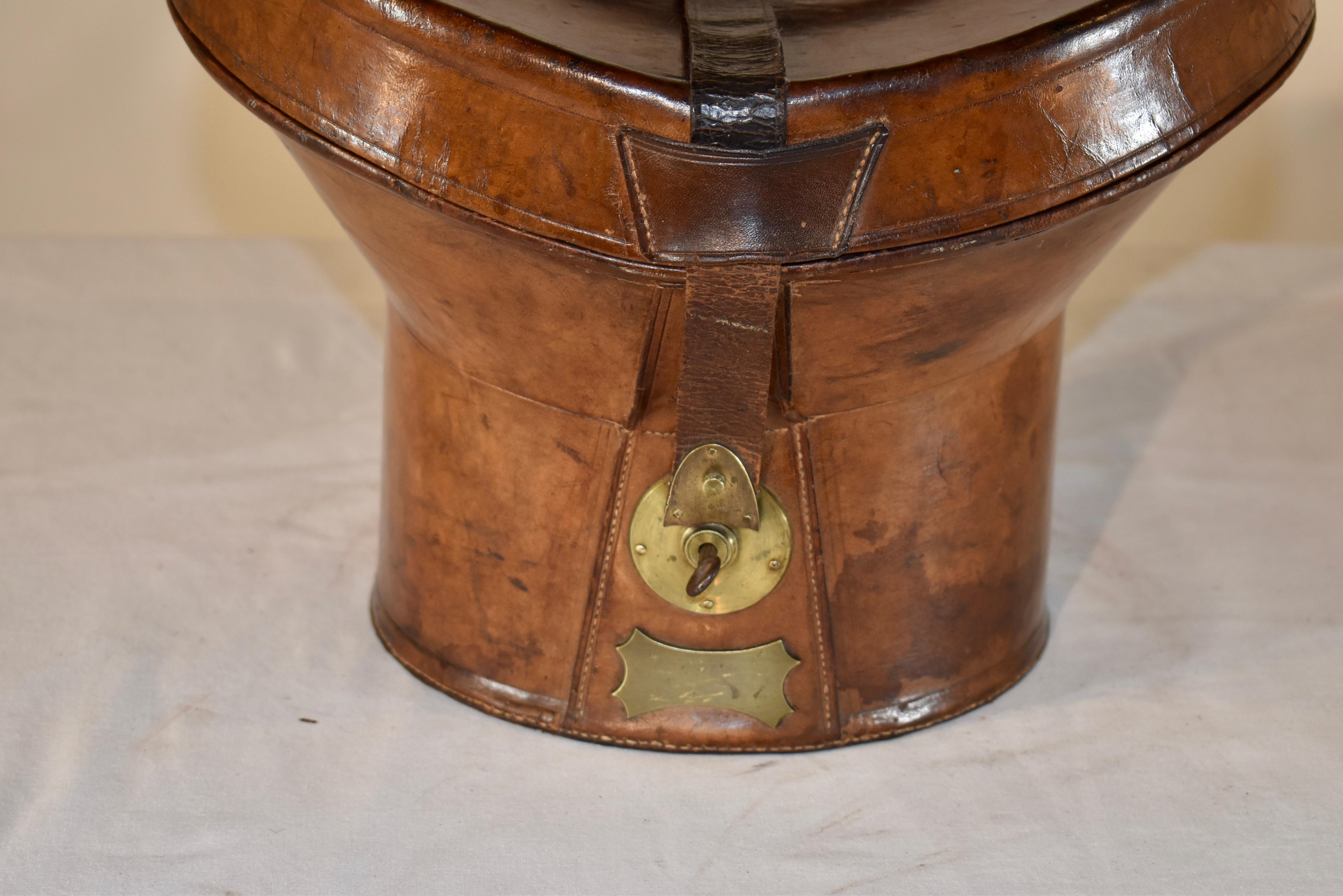 Caja de sombreros inglesa de cuero del siglo XIX 9