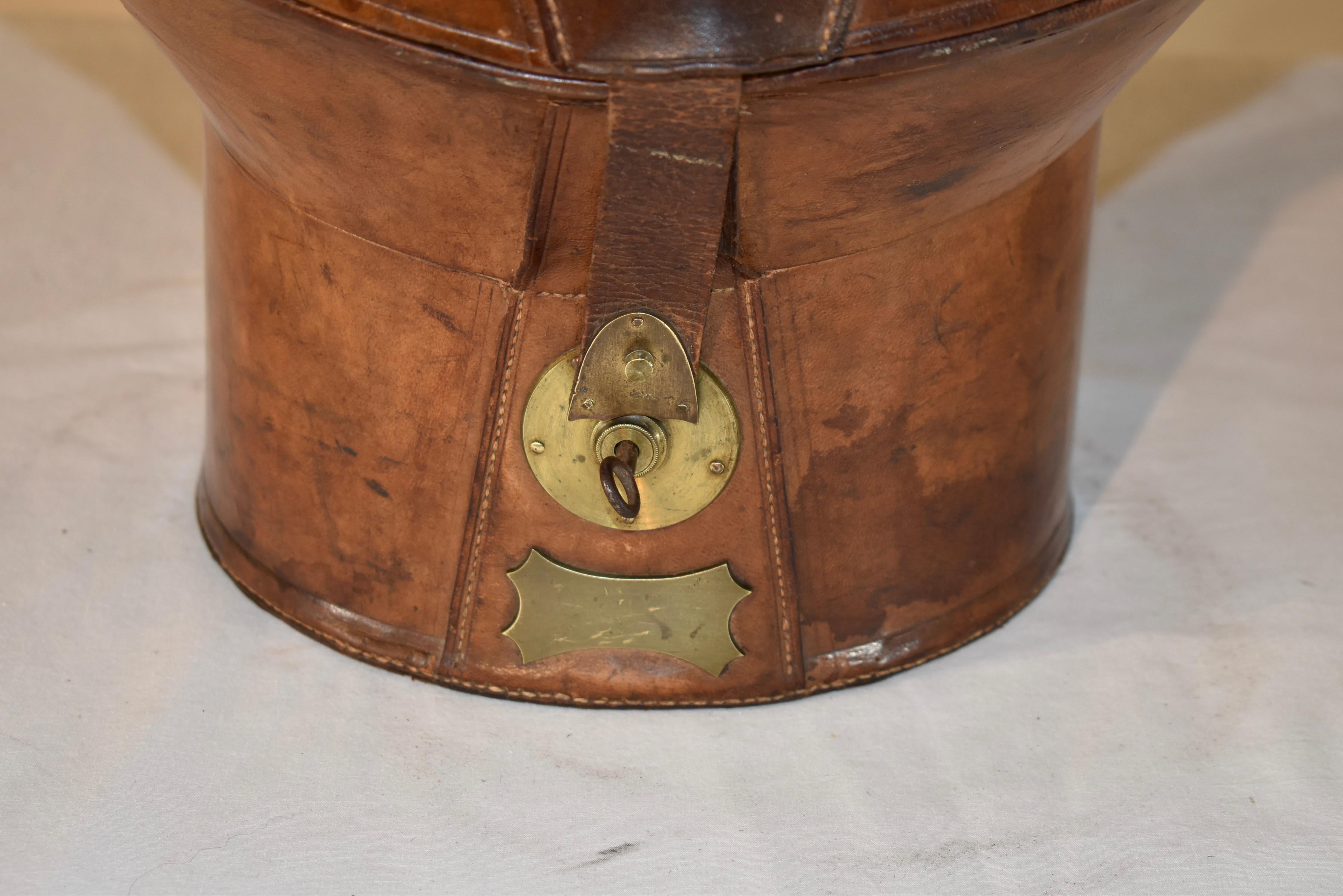 Caja de sombreros inglesa de cuero del siglo XIX Inglés