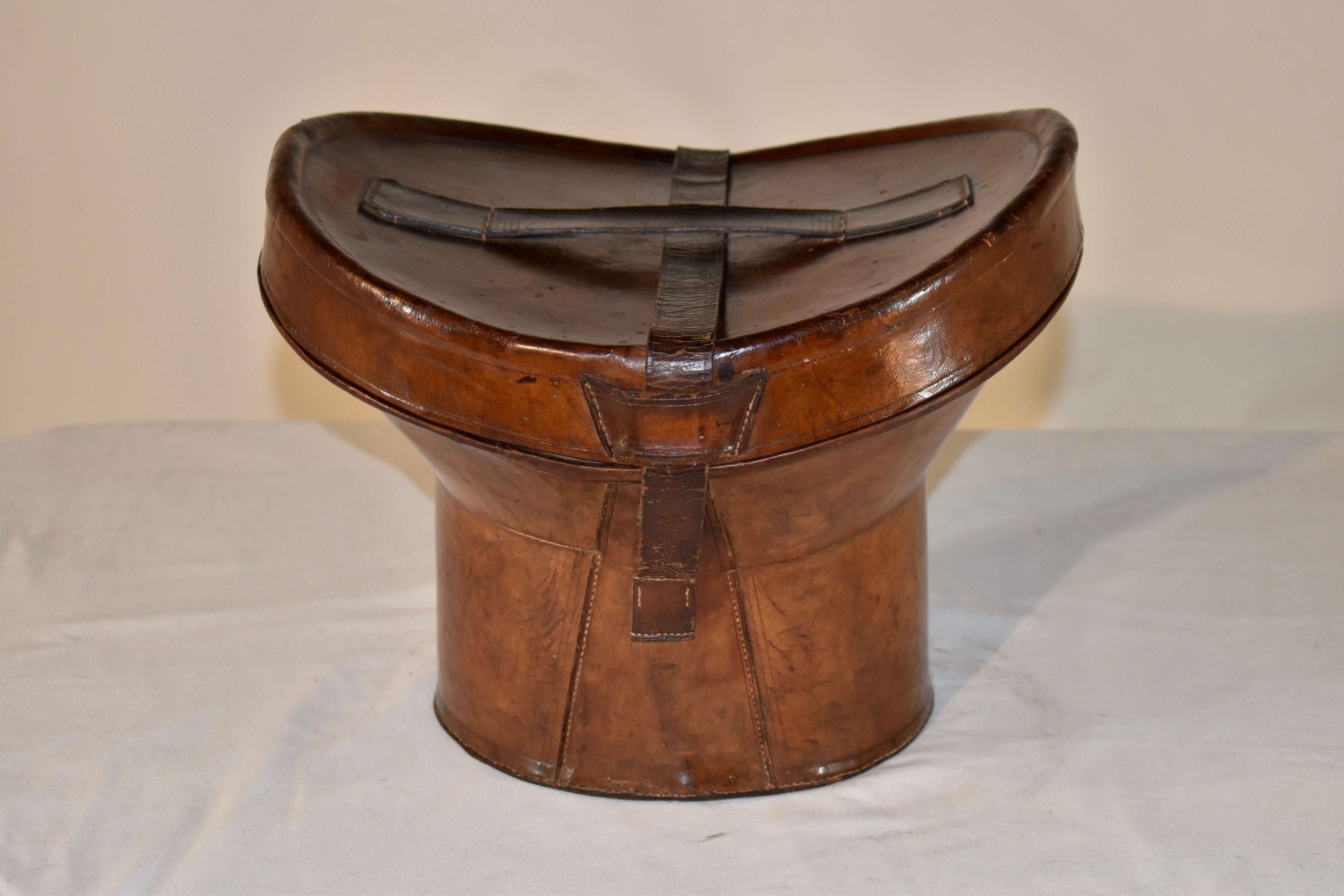 Caja de sombreros inglesa de cuero del siglo XIX Cuero