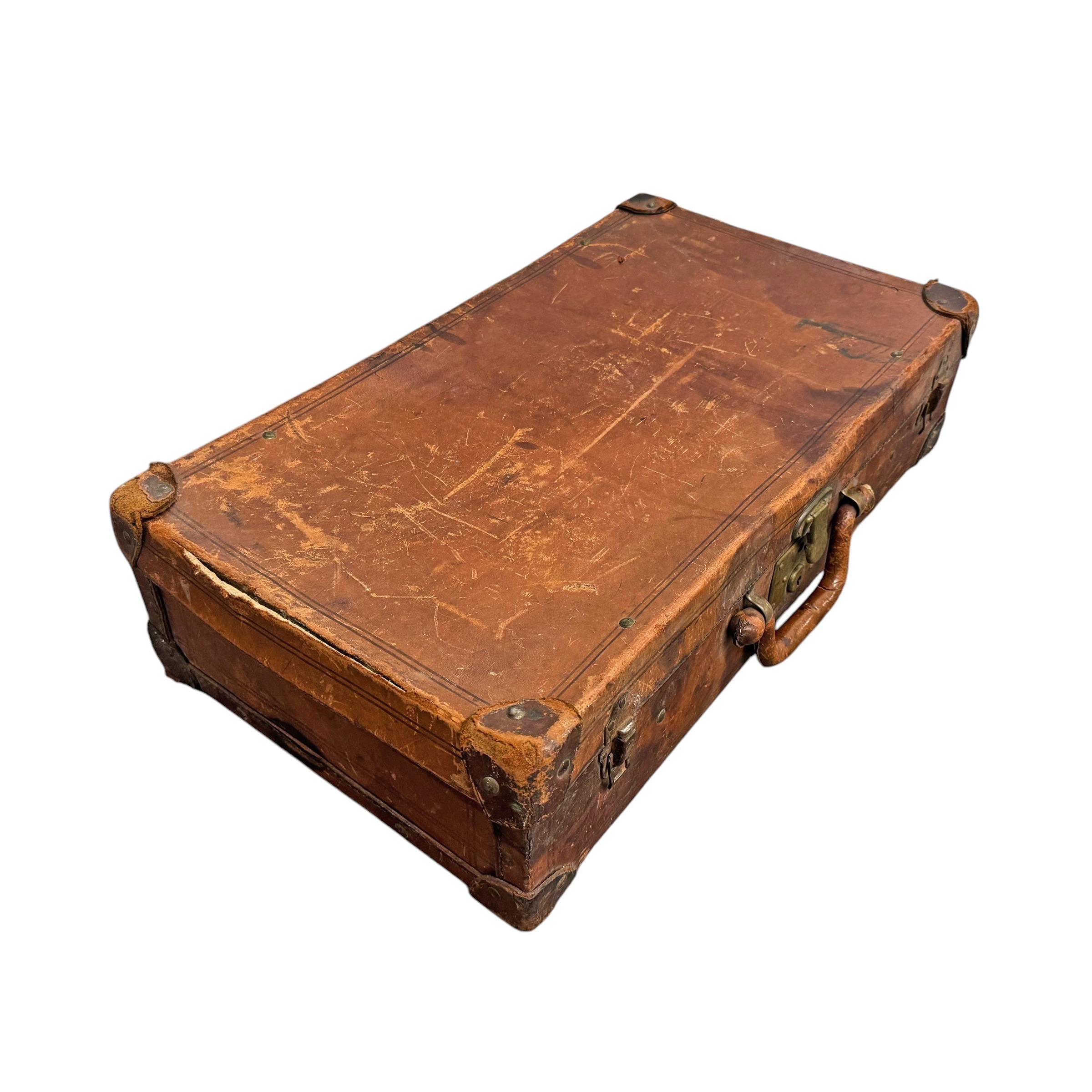 19th Century English Leather Suitcase For Sale 1