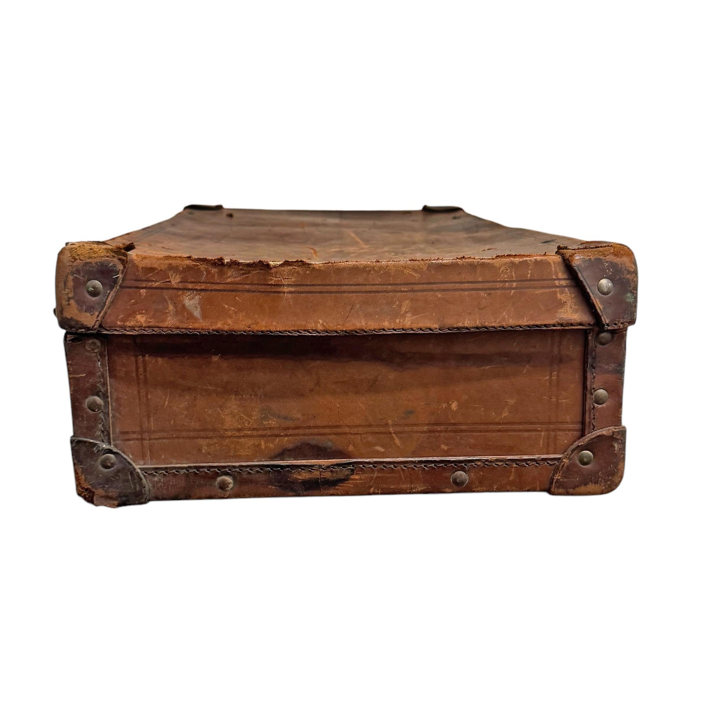 19th Century English Leather Suitcase For Sale 4