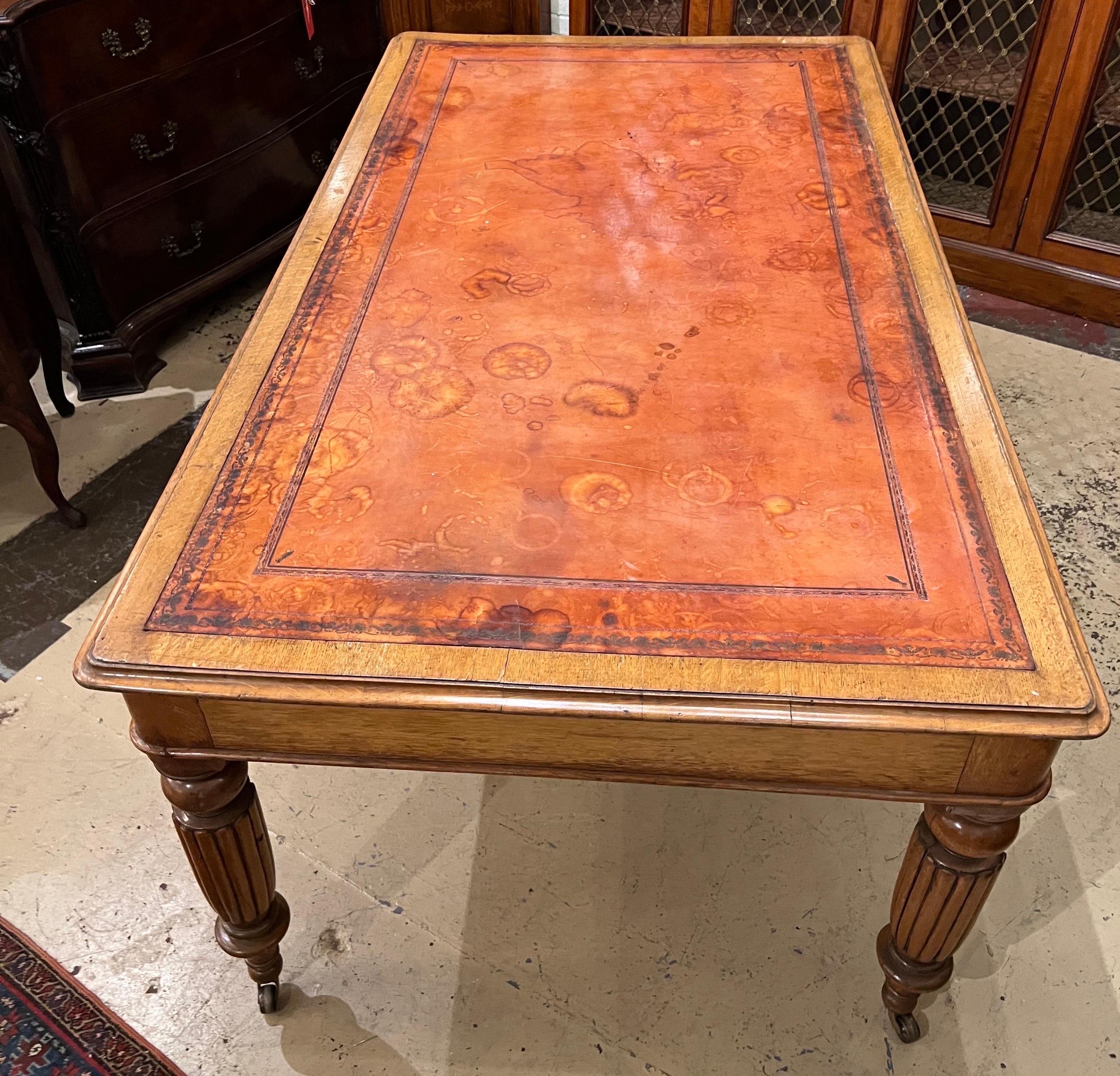 Early Victorian 19th Century English Leather Top Oak Writing Desk