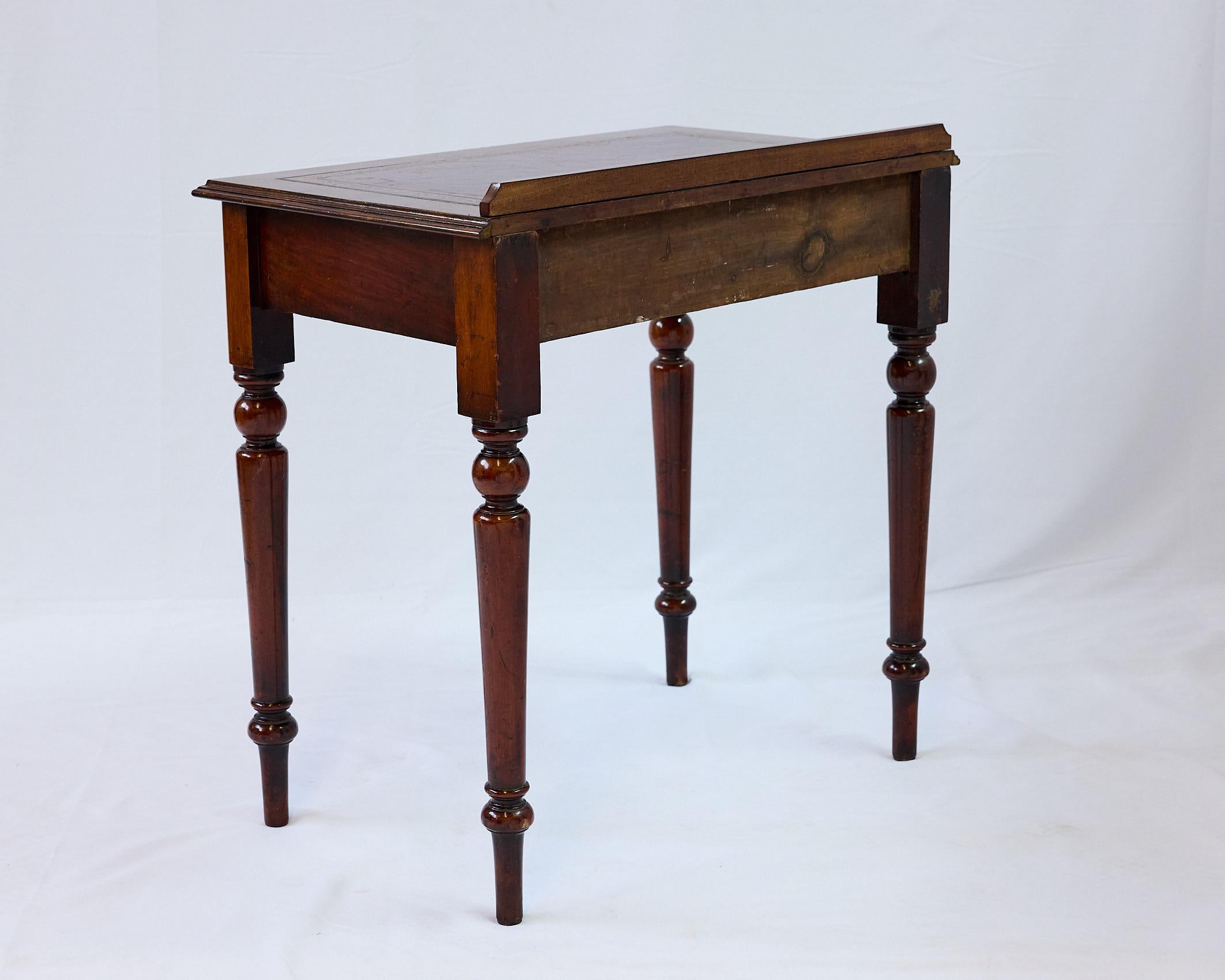 19th Century English Leather Top Writing Table In Good Condition In Atlanta, GA