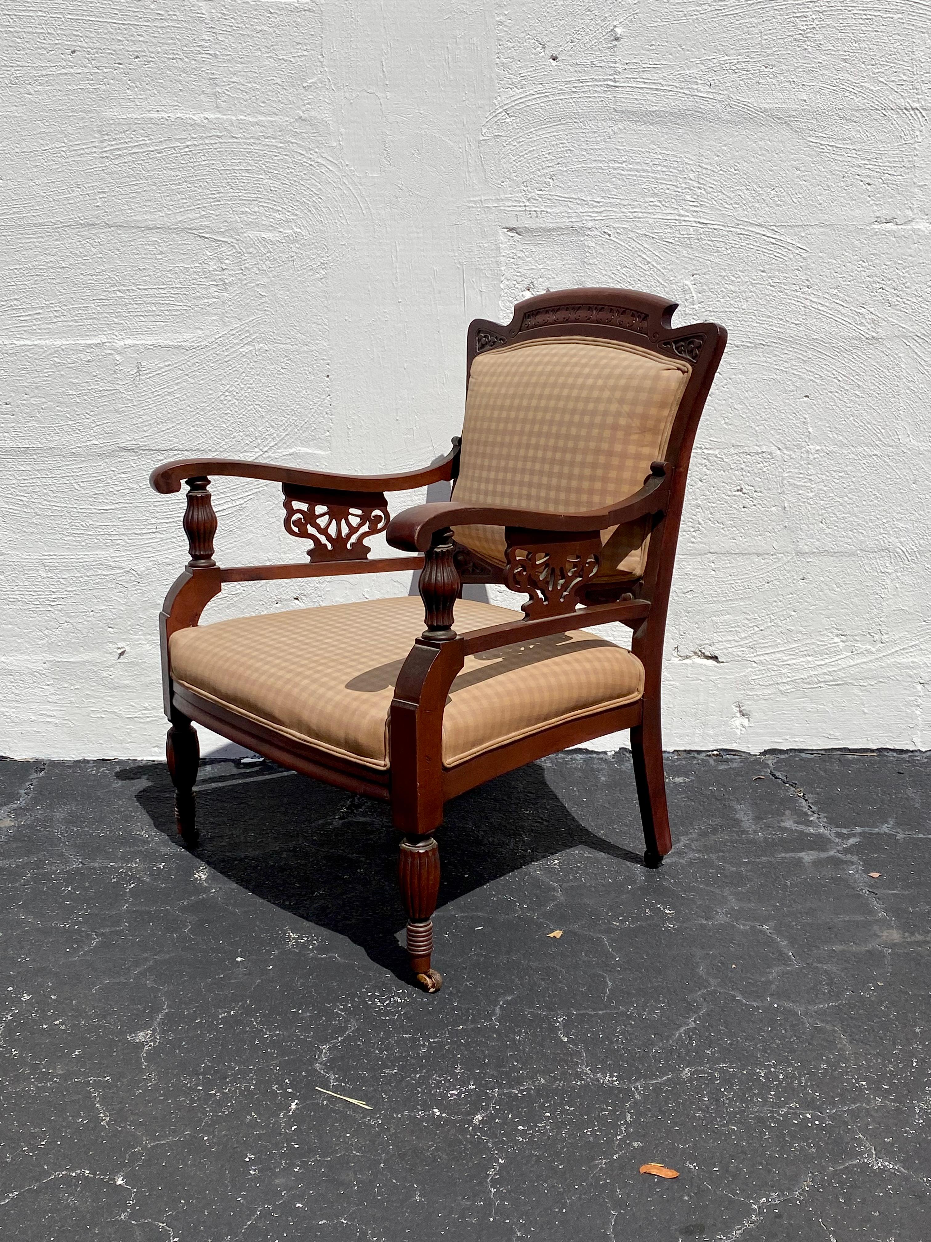 Laiton Chaise de bibliothèque anglaise du 19ème siècle sur roulettes en vente