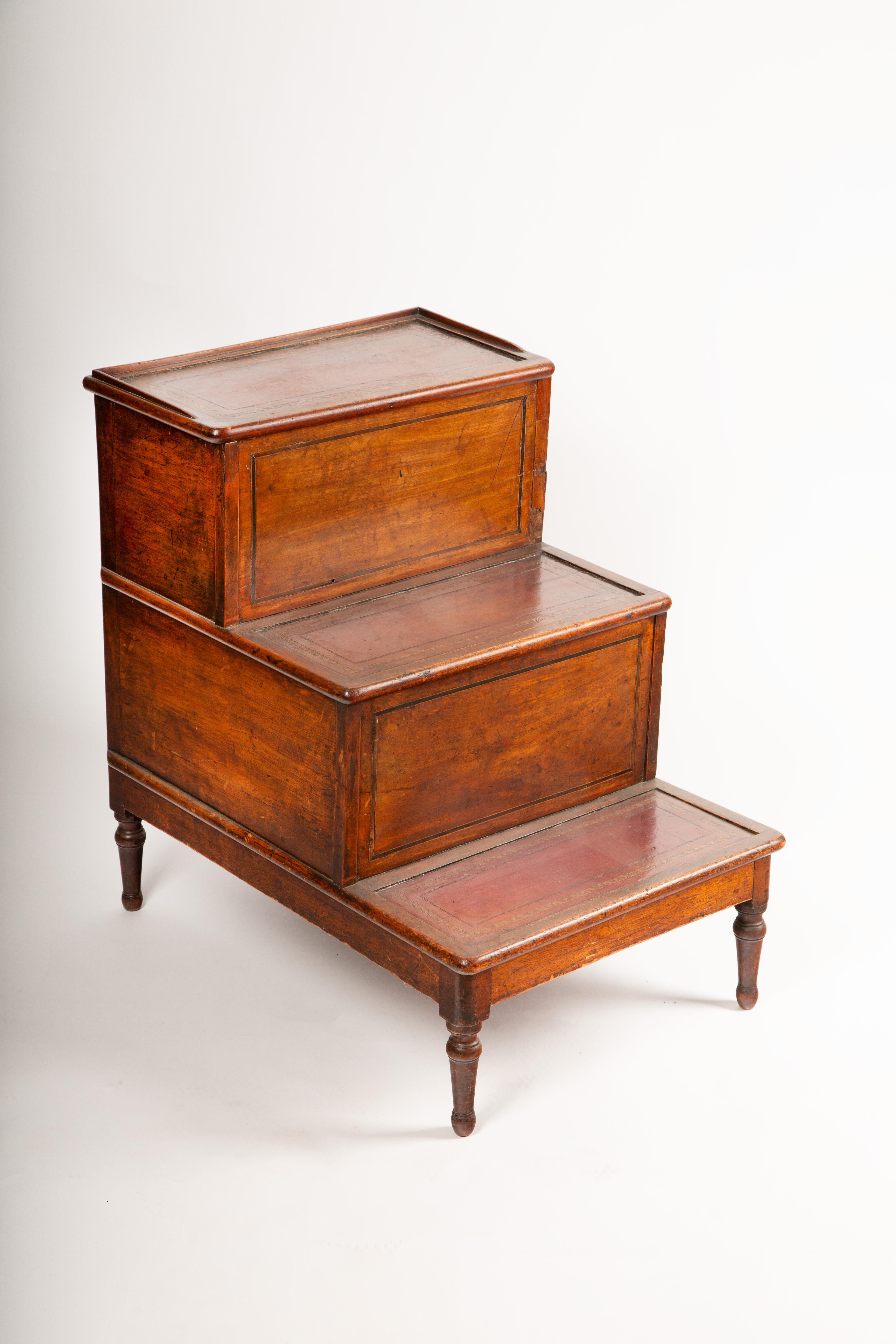 19th-Century English Library Steps with Tooled Leather and Hidden Storage In Excellent Condition In New York, NY