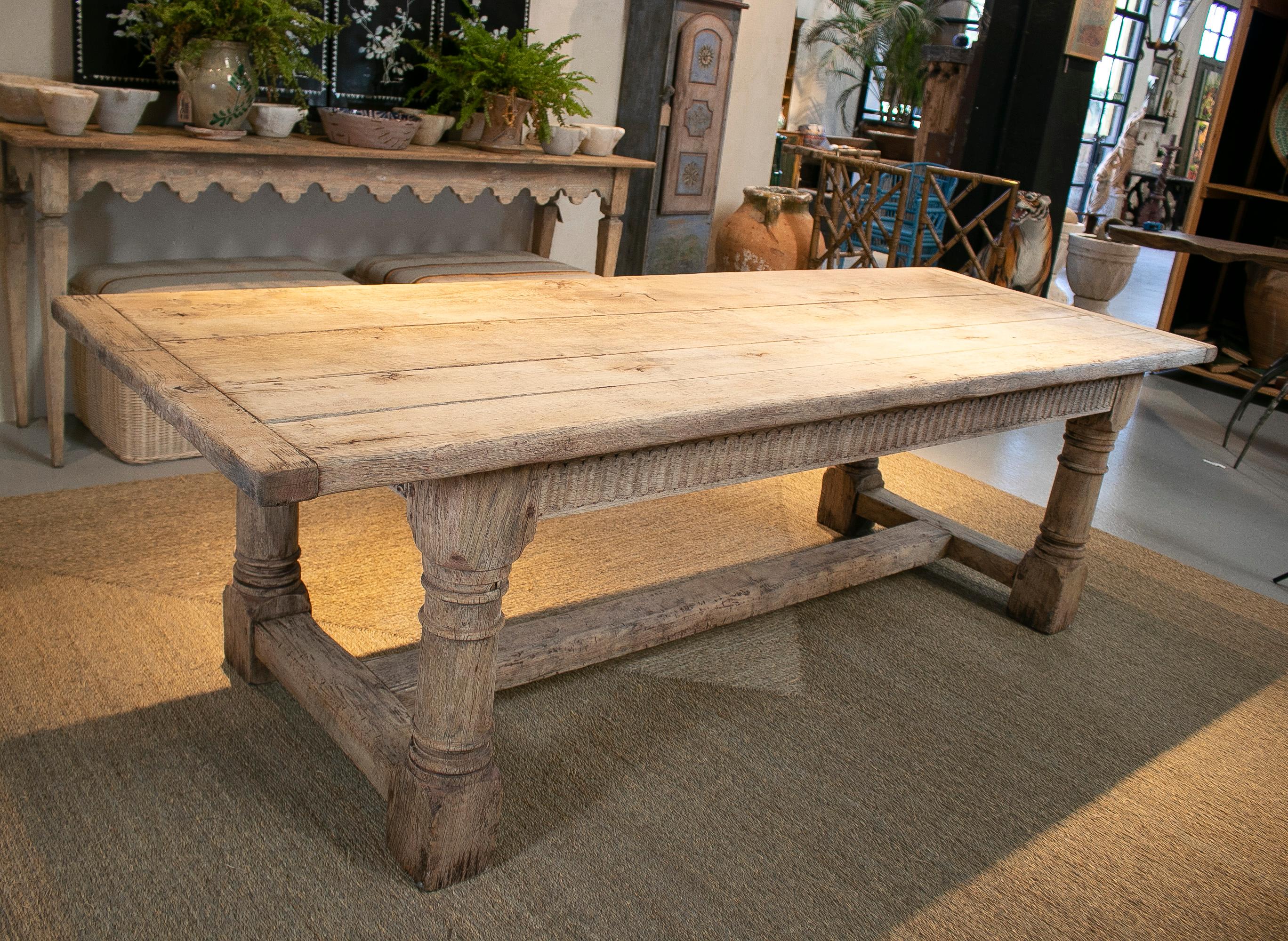 19th Century English Lime Washed Wood Rustic Dinning Table with Crossbeam Legs In Good Condition In Marbella, ES