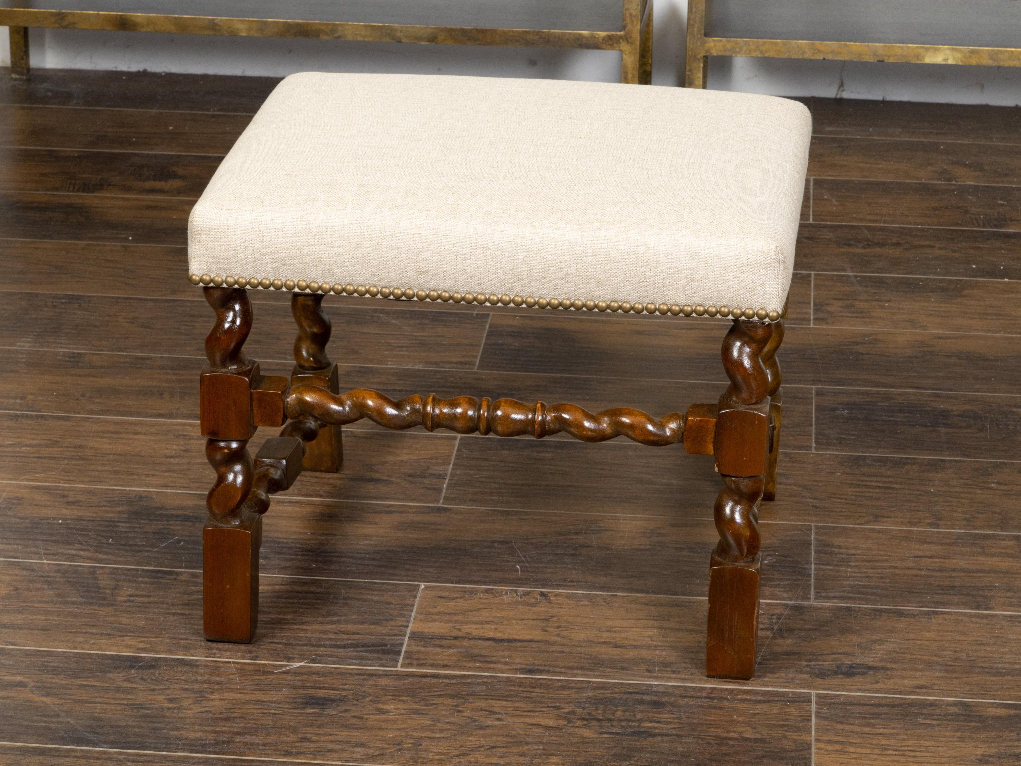 Siglo XIX Inglés Lino Tapizado Barley Twist Taburete de Roble Nailhead Trim Latón en venta