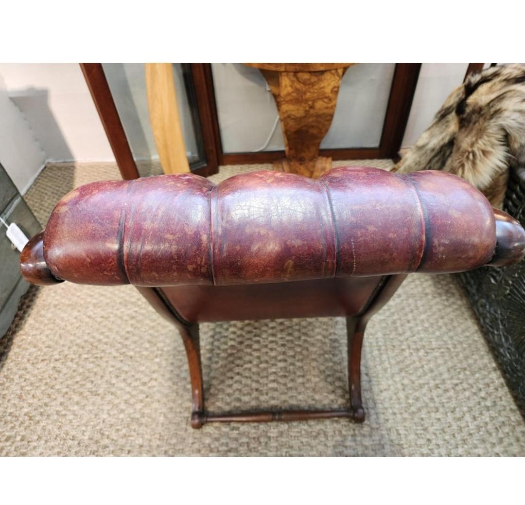 Chaise de relaxation anglaise du 19ème siècle en cuir et acajou  en vente 8