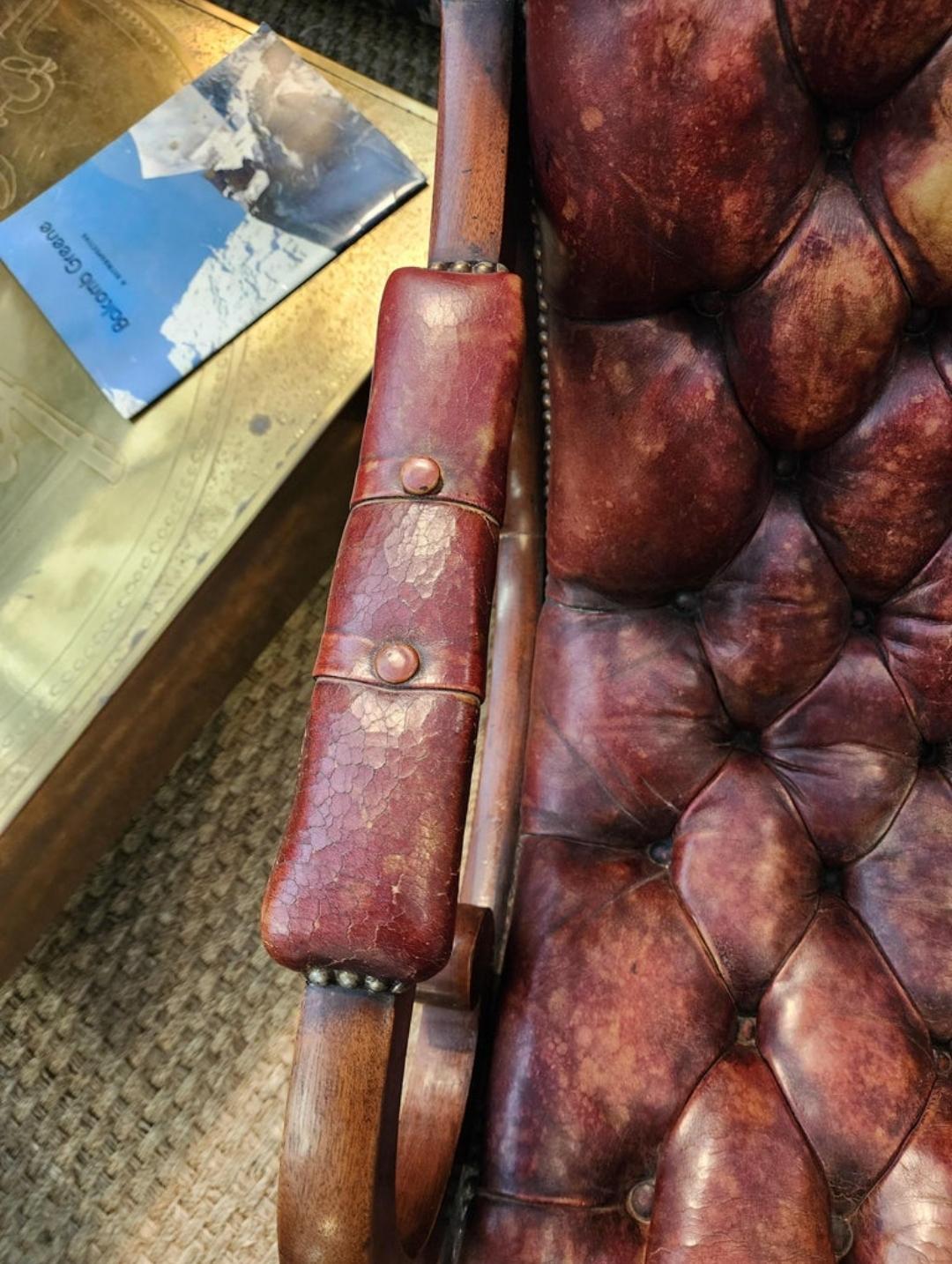 Fait main Chaise de relaxation anglaise du 19ème siècle en cuir et acajou  en vente