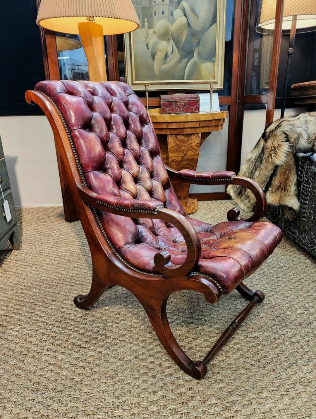XIXe siècle Chaise de relaxation anglaise du 19ème siècle en cuir et acajou  en vente