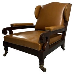 Silla de salón inglesa victoriana baja de caoba y cuero del siglo XIX