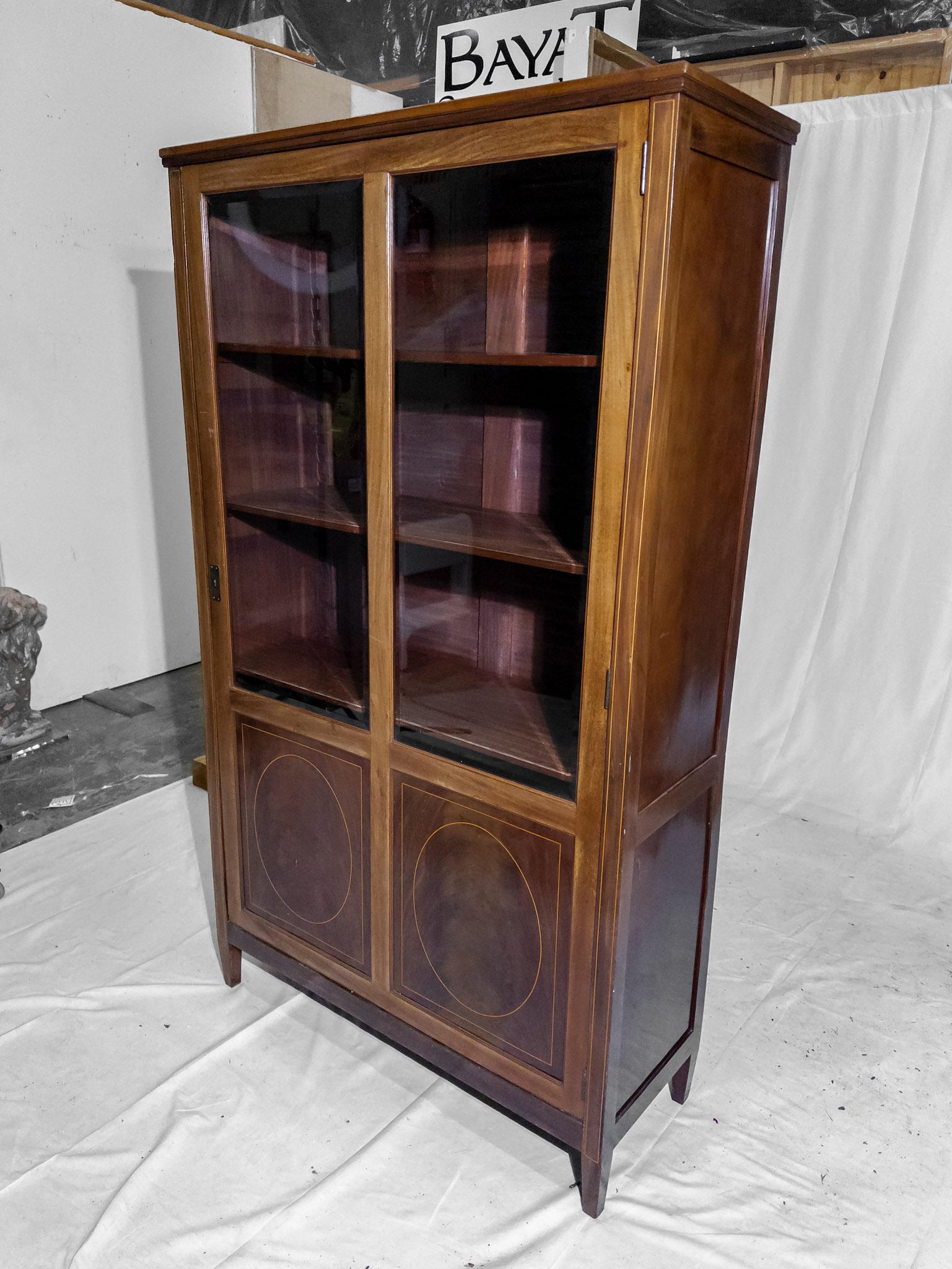19th Century English Mahogany and Satinwood Cabinet For Sale 16