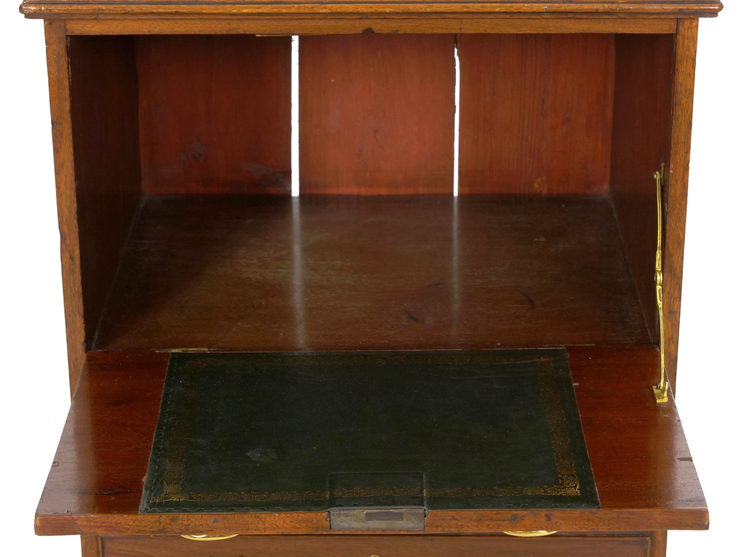 Antiker englischer Nachttisch aus Mahagoni des 19. Jahrhunderts / Büroschrank 5