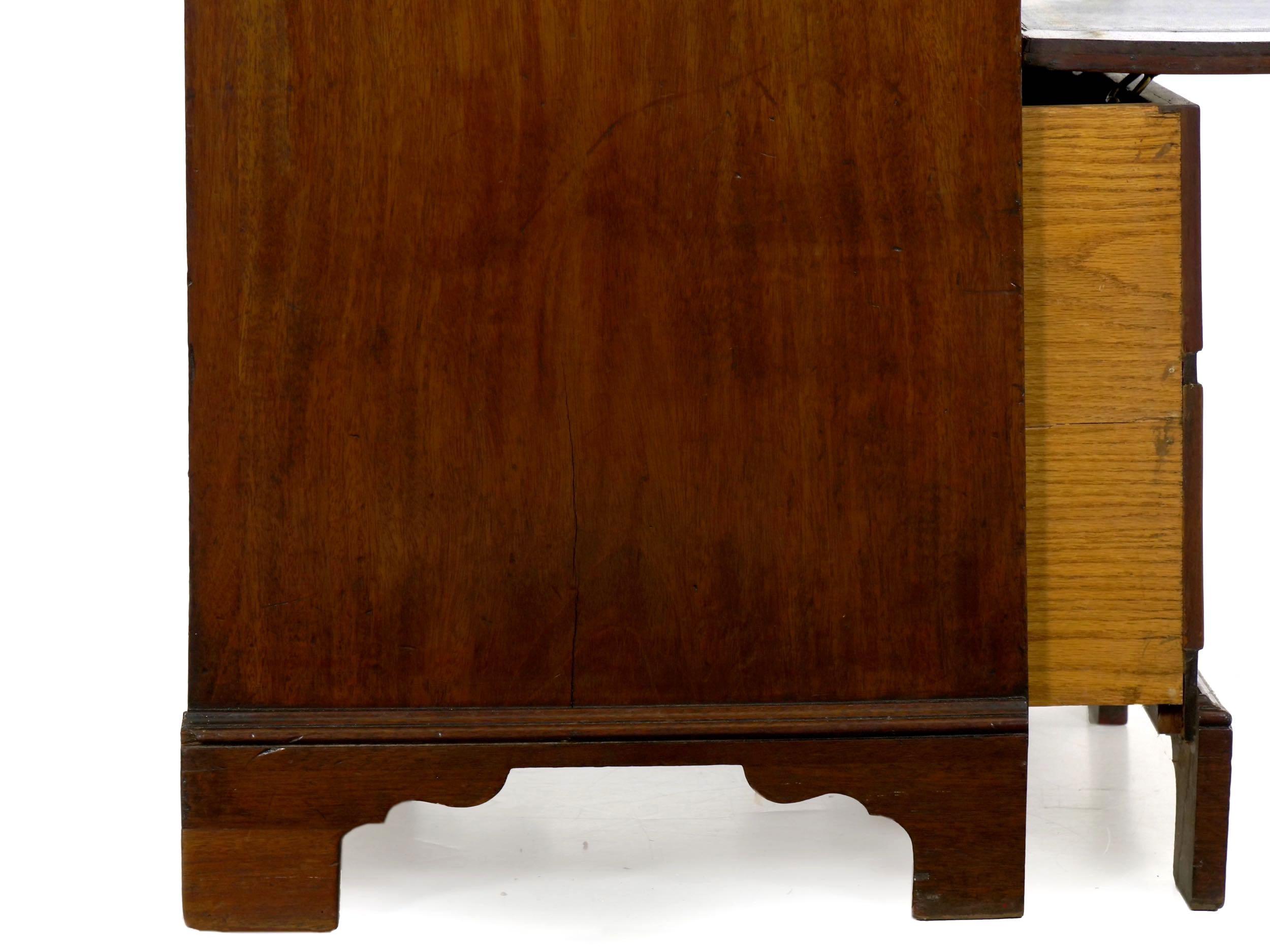 Antiker englischer Nachttisch aus Mahagoni des 19. Jahrhunderts / Büroschrank 12