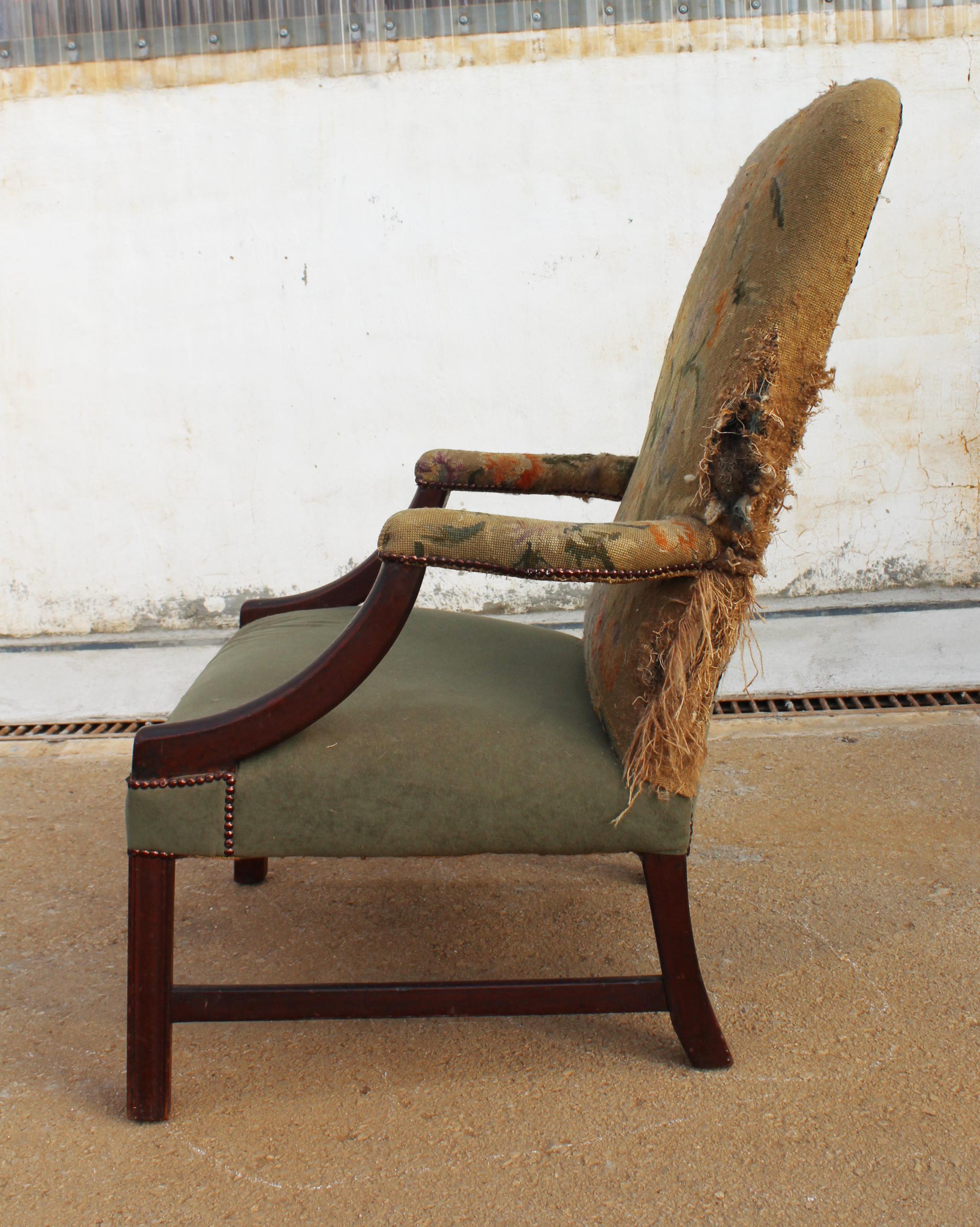 19th Century English Mahogany Armchair with Upholstery That Needs Repair In Good Condition In Marbella, ES