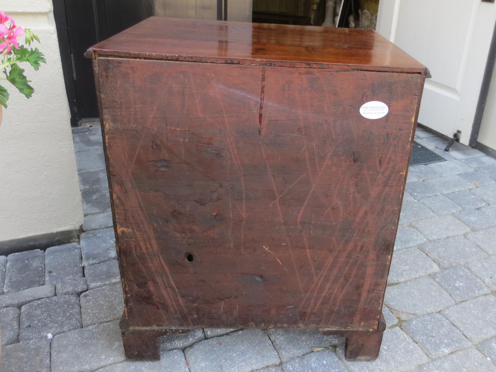 19th Century English Mahogany Bachelor's Chest, Four Drawers For Sale 5