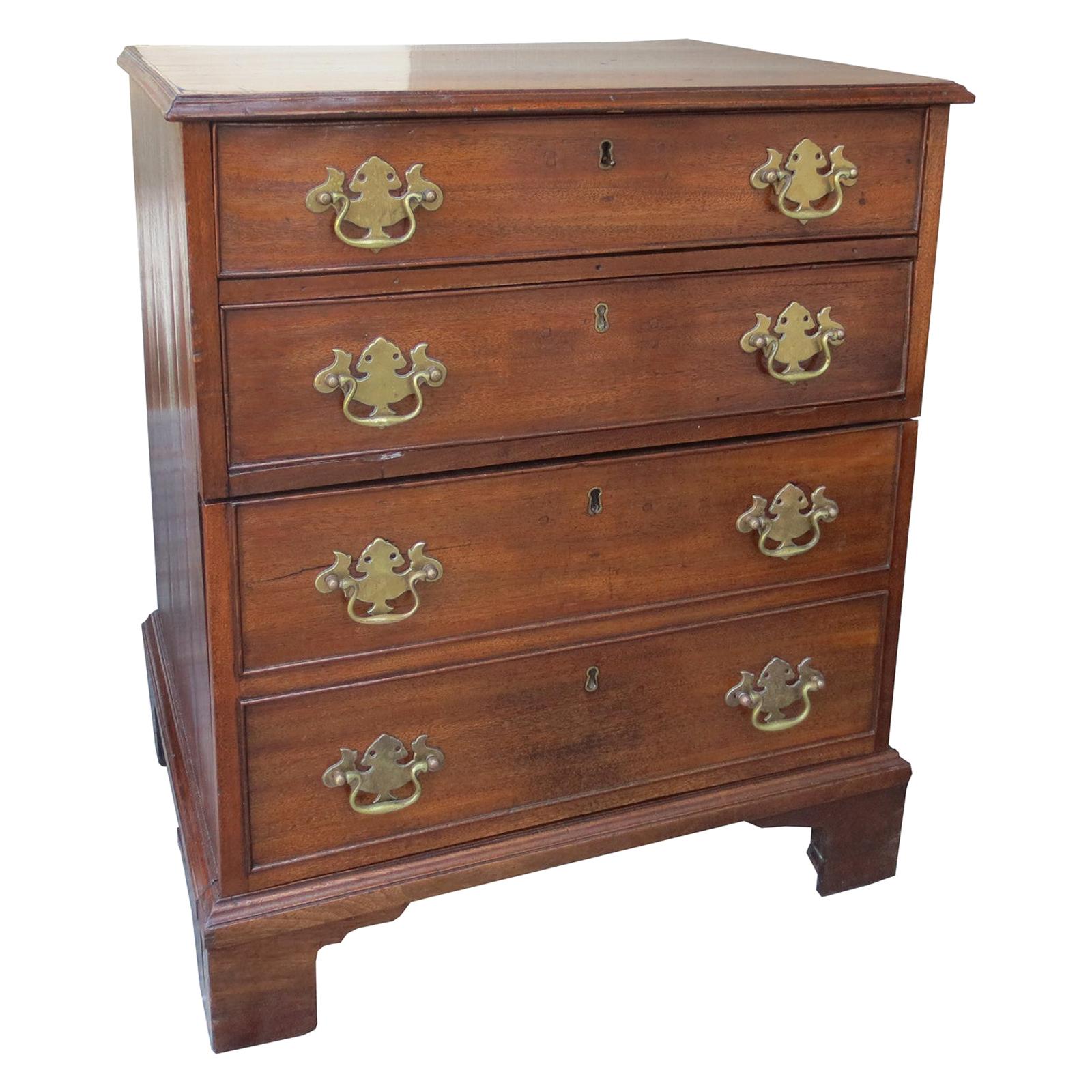 19th Century English Mahogany Bachelor's Chest, Four Drawers For Sale