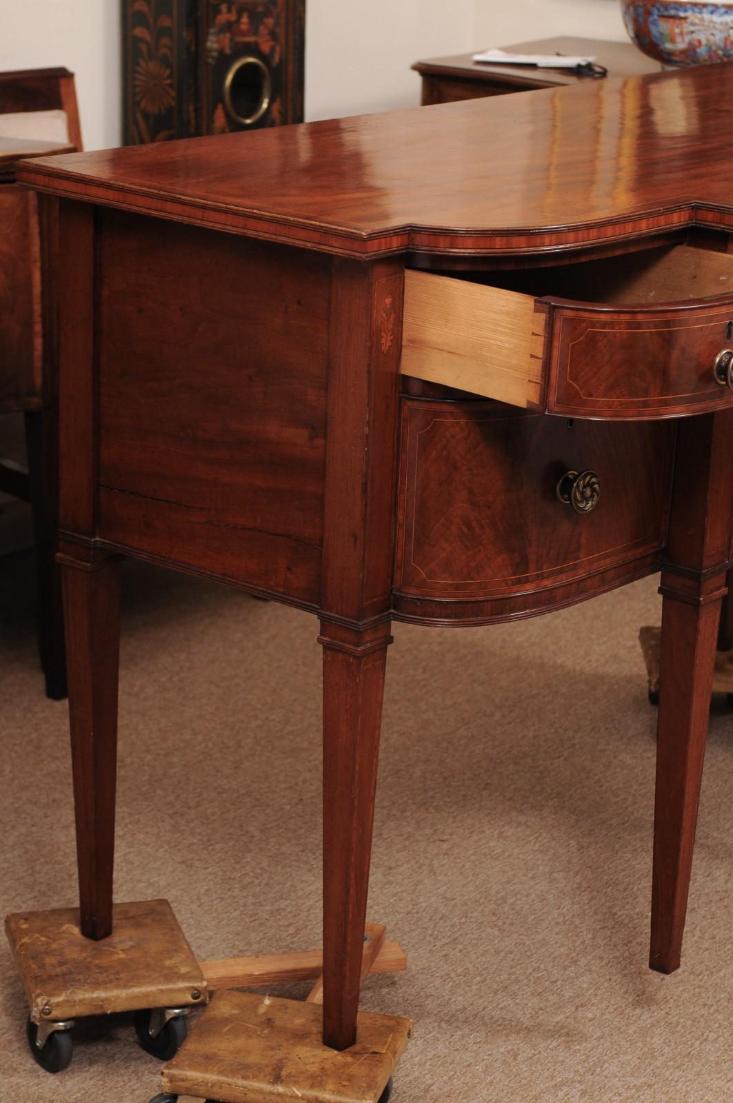 Englisches Mahagoni-Bowfront-Sideboard aus dem 19. (19. Jahrhundert) im Angebot